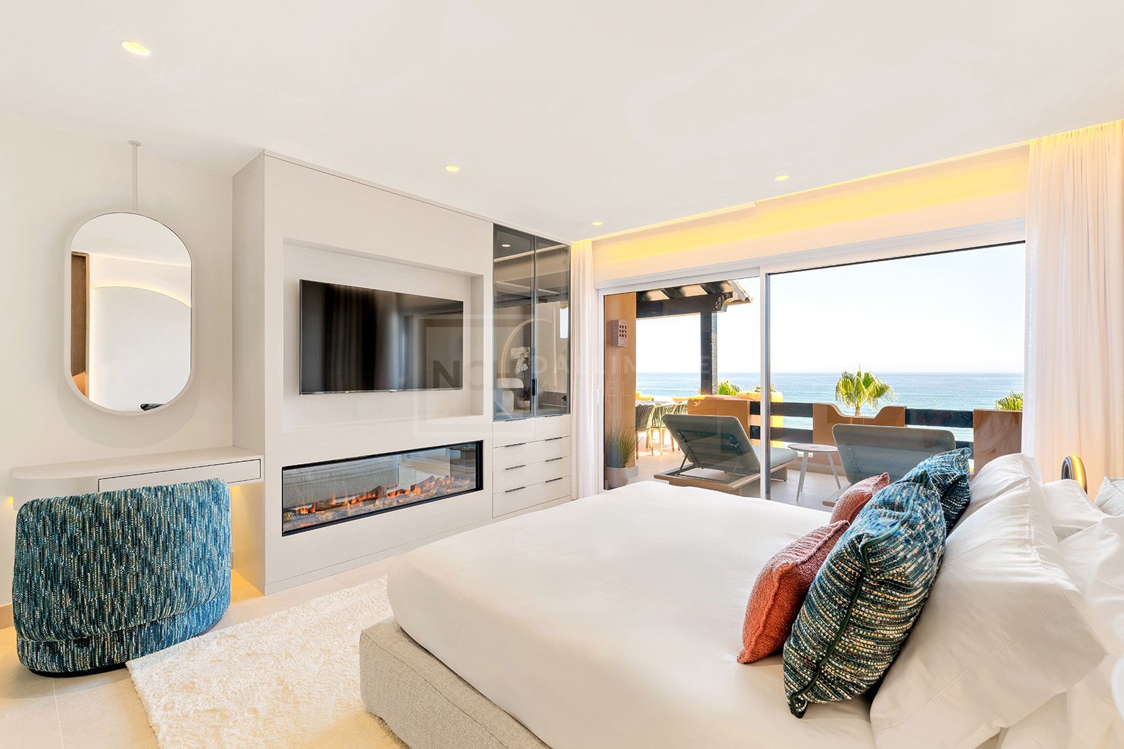 4-BEDROOM SEA VIEW APARTMENT IN ESTEPONA