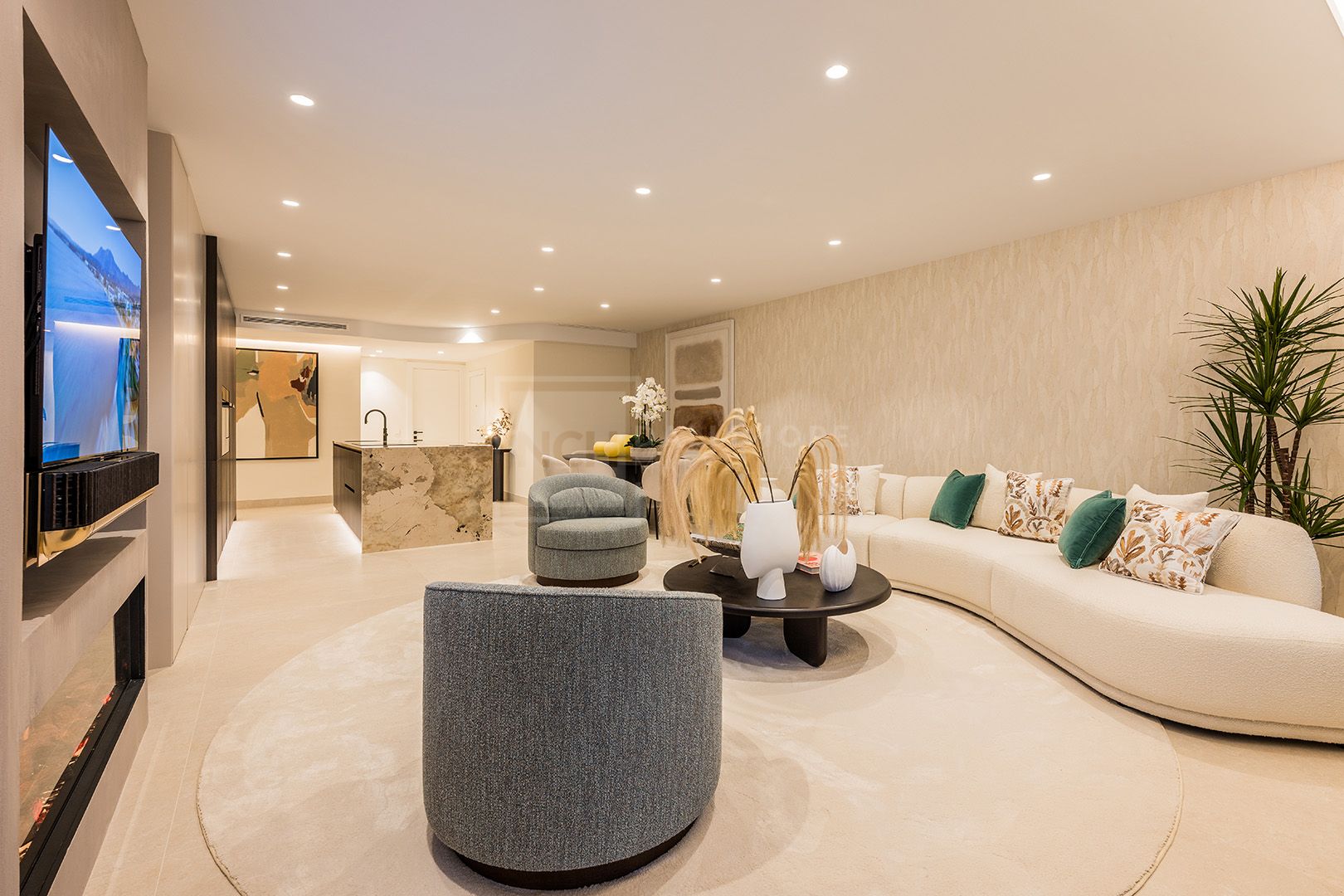 4-BEDROOM SEA VIEW APARTMENT IN ESTEPONA
