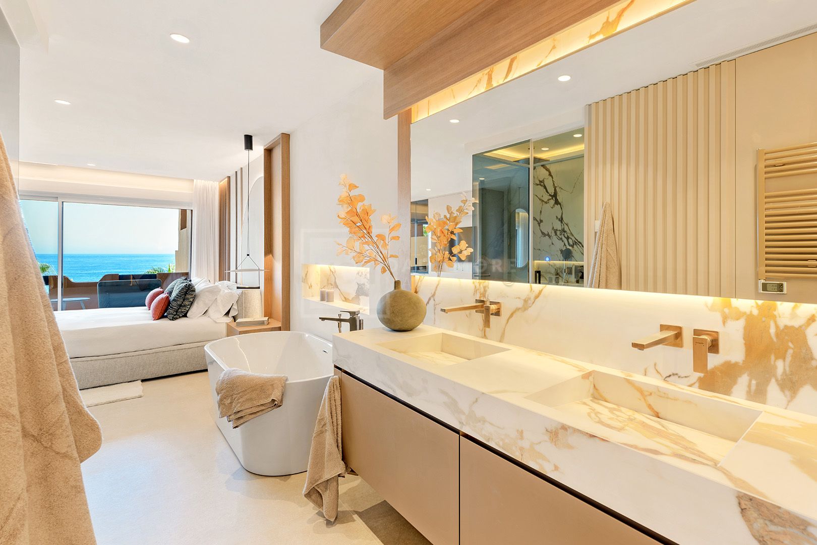 4-BEDROOM SEA VIEW APARTMENT IN ESTEPONA