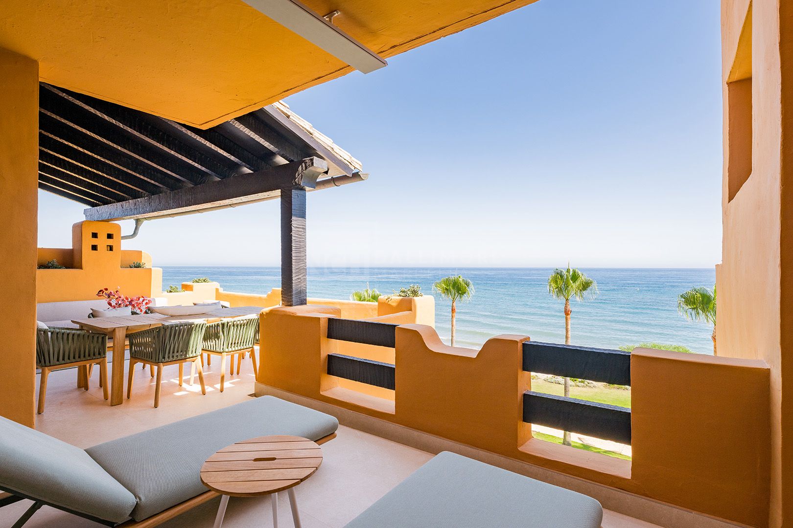 4-BEDROOM SEA VIEW APARTMENT IN ESTEPONA