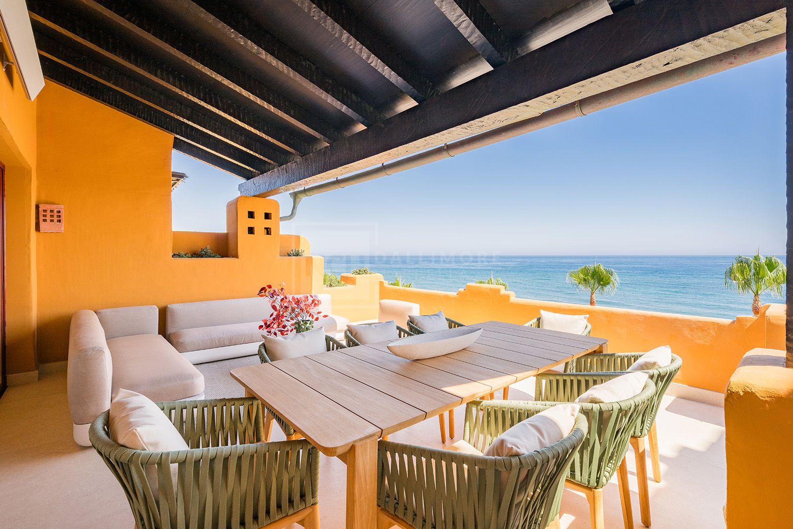 4-BEDROOM SEA VIEW APARTMENT IN ESTEPONA