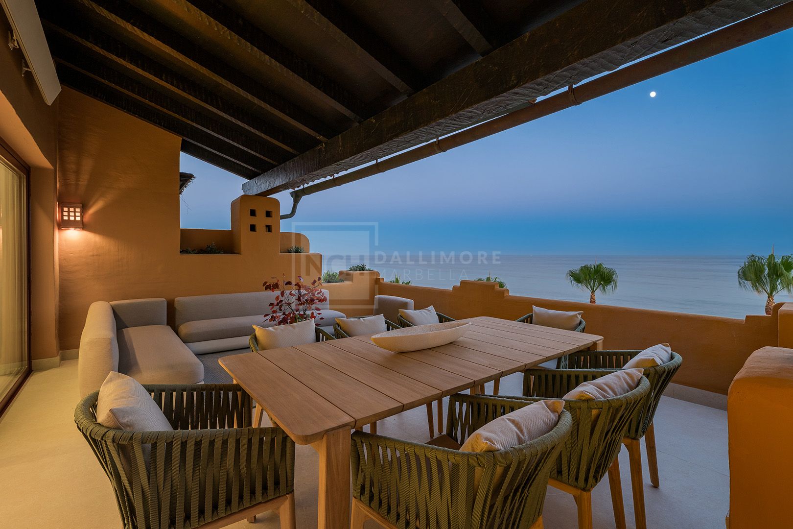 4-BEDROOM SEA VIEW APARTMENT IN ESTEPONA