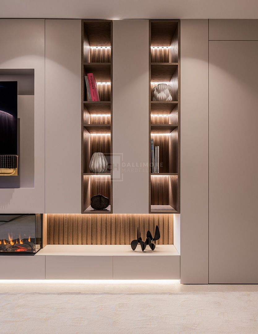 LARGE 4-BEDROOM FRONT LINE BEACH APARTMENT WITH PRIVATE POOL