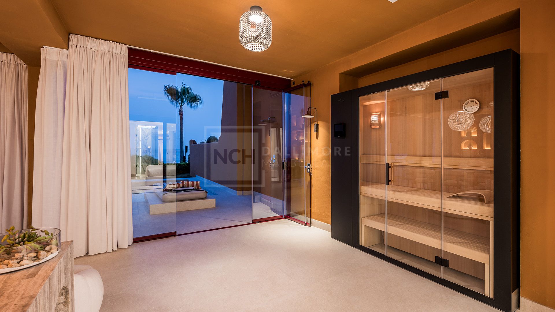 LARGE 4-BEDROOM FRONT LINE BEACH APARTMENT WITH PRIVATE POOL