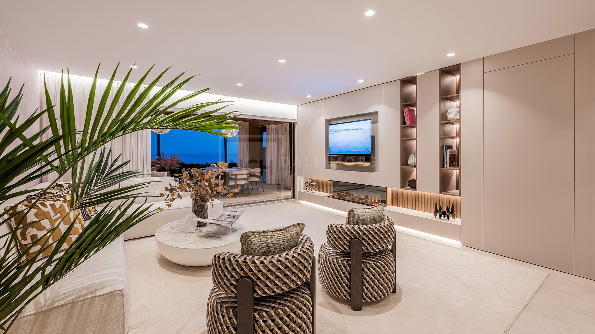 LARGE 4-BEDROOM FRONT LINE BEACH APARTMENT WITH PRIVATE POOL