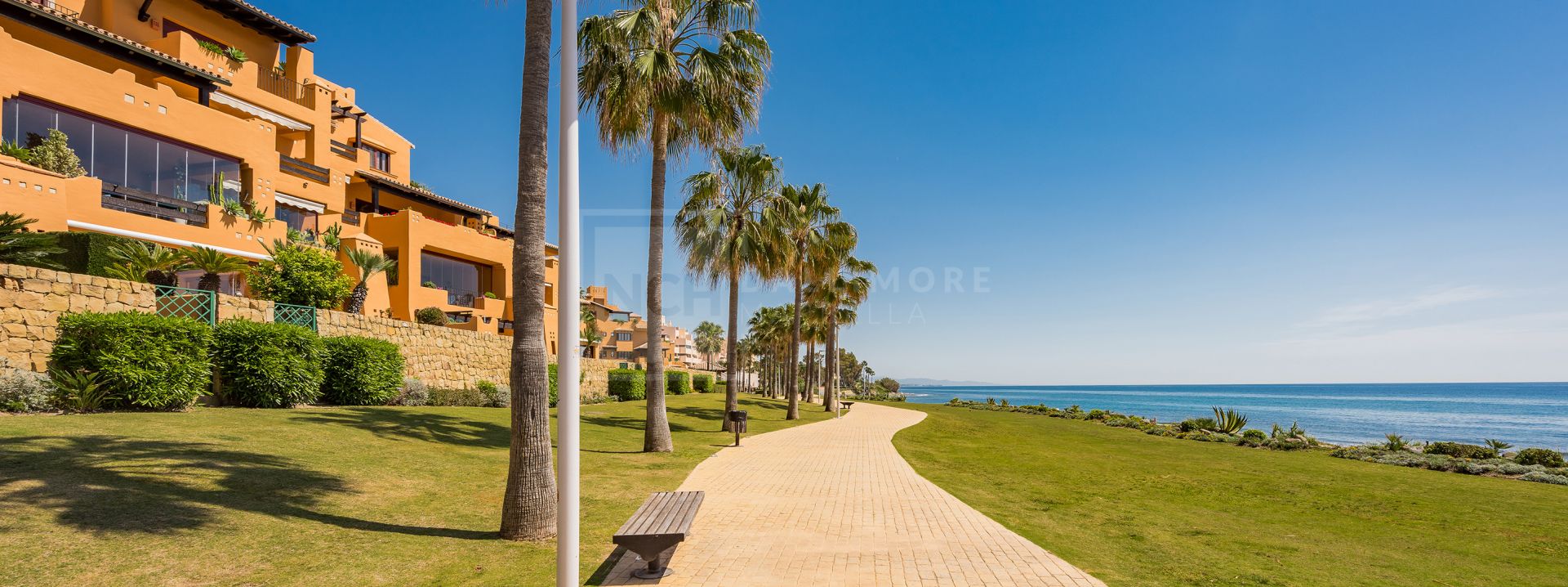 LARGE 4-BEDROOM FRONT LINE BEACH APARTMENT WITH PRIVATE POOL