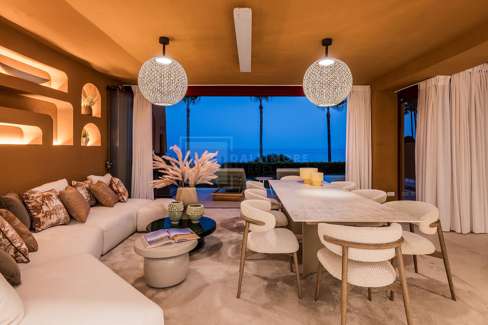 LARGE 4-BEDROOM FRONT LINE BEACH APARTMENT WITH PRIVATE POOL