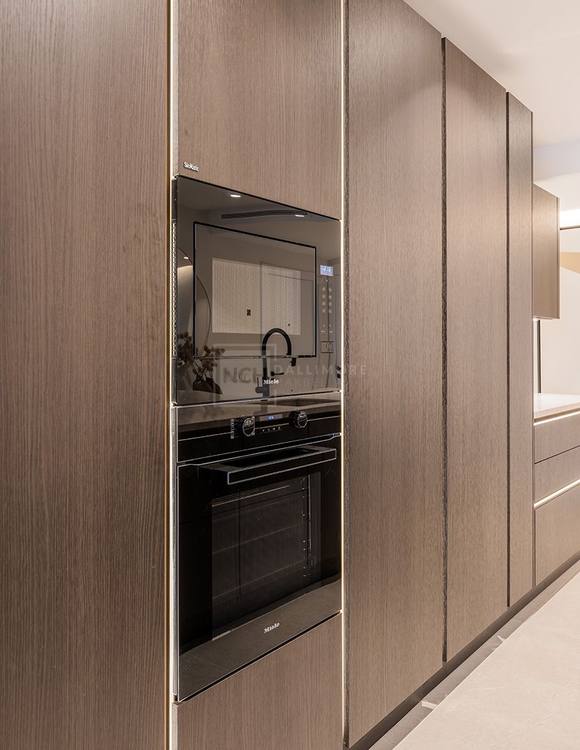 LARGE 4-BEDROOM FRONT LINE BEACH APARTMENT WITH PRIVATE POOL