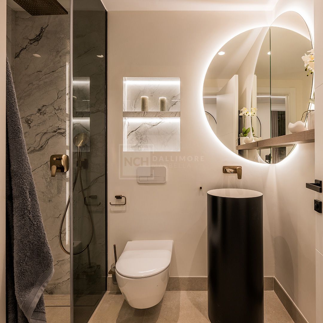 LARGE 4-BEDROOM FRONT LINE BEACH APARTMENT WITH PRIVATE POOL