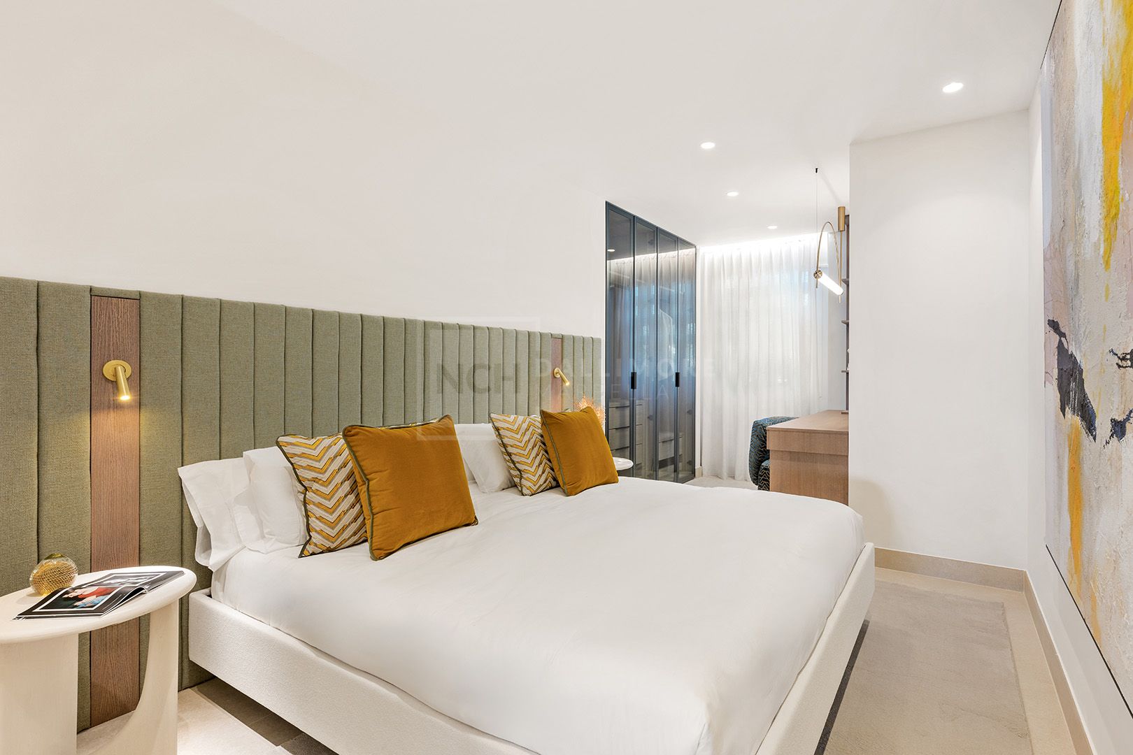 LARGE 4-BEDROOM FRONT LINE BEACH APARTMENT WITH PRIVATE POOL