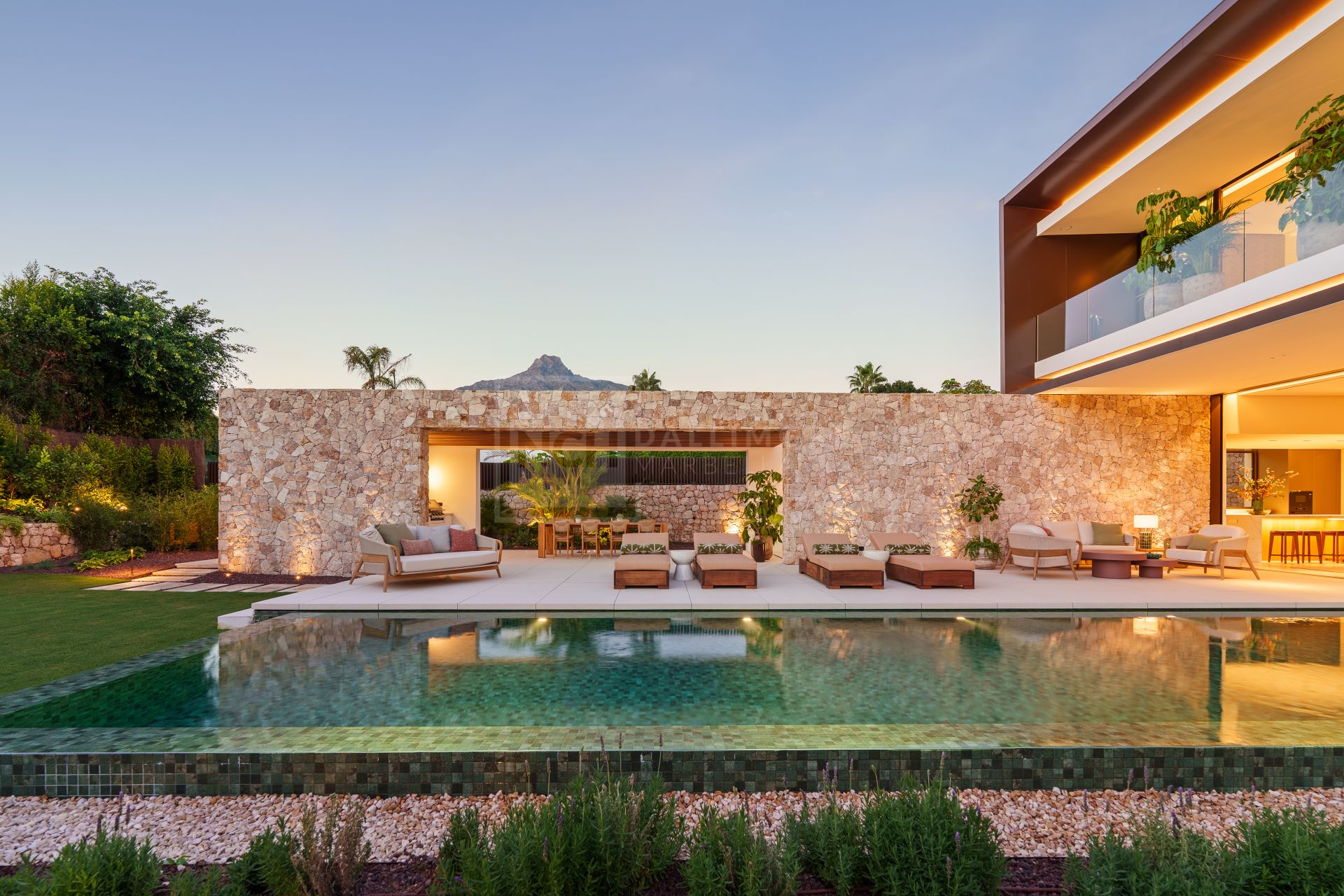 ESPECTACULAR VILLA DE LUJO UBICADA EN LA MILLA DE ORO