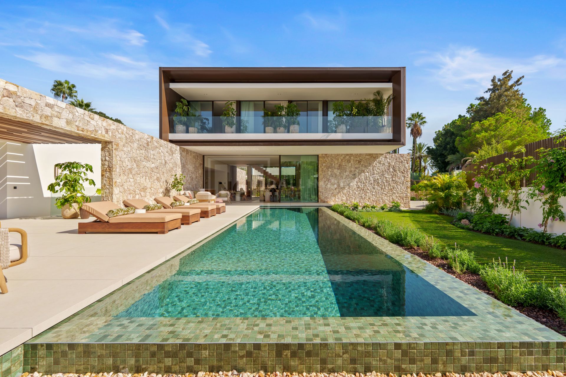 ESPECTACULAR VILLA DE LUJO UBICADA EN LA MILLA DE ORO