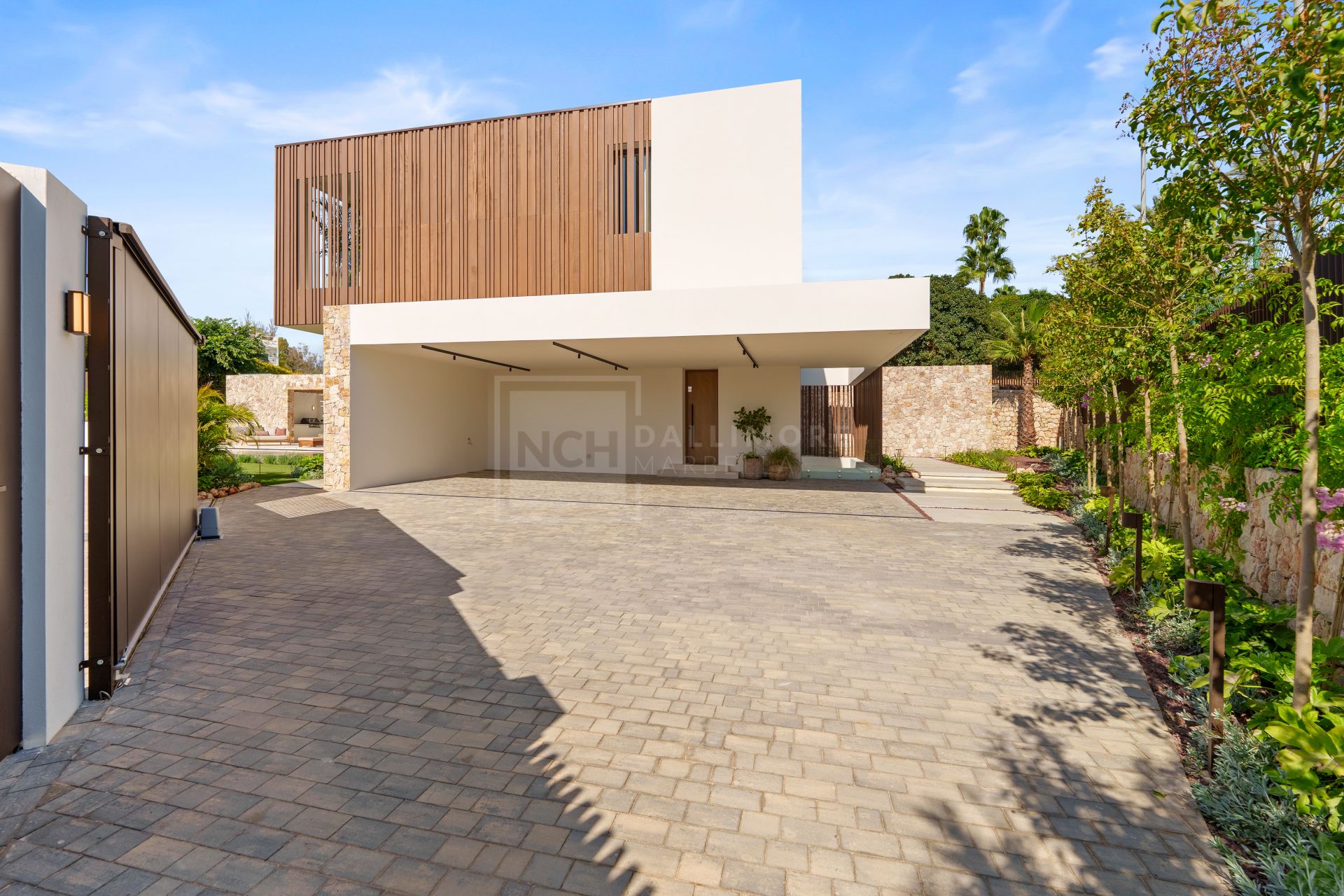 ESPECTACULAR VILLA DE LUJO UBICADA EN LA MILLA DE ORO