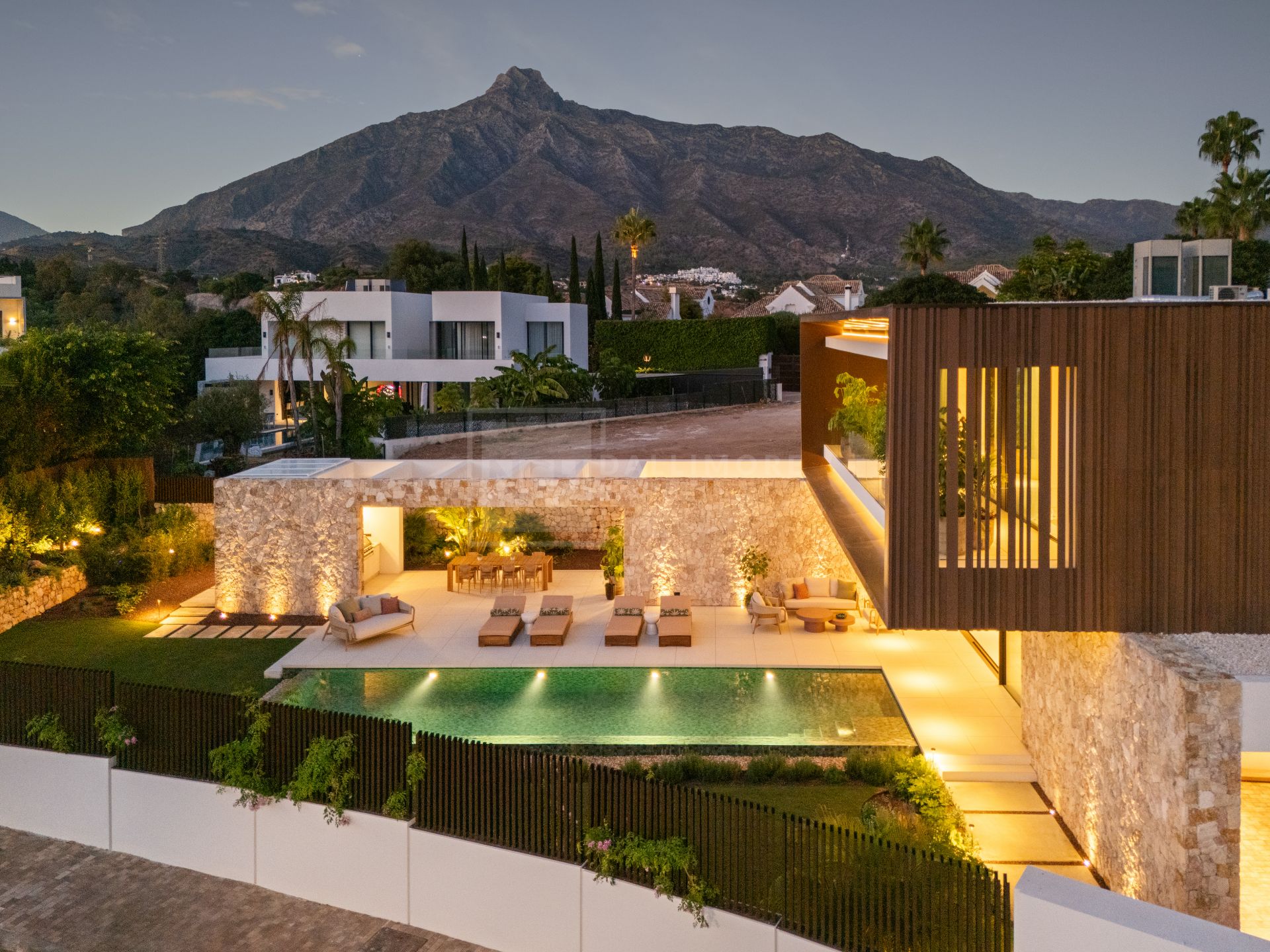 ESPECTACULAR VILLA DE LUJO UBICADA EN LA MILLA DE ORO
