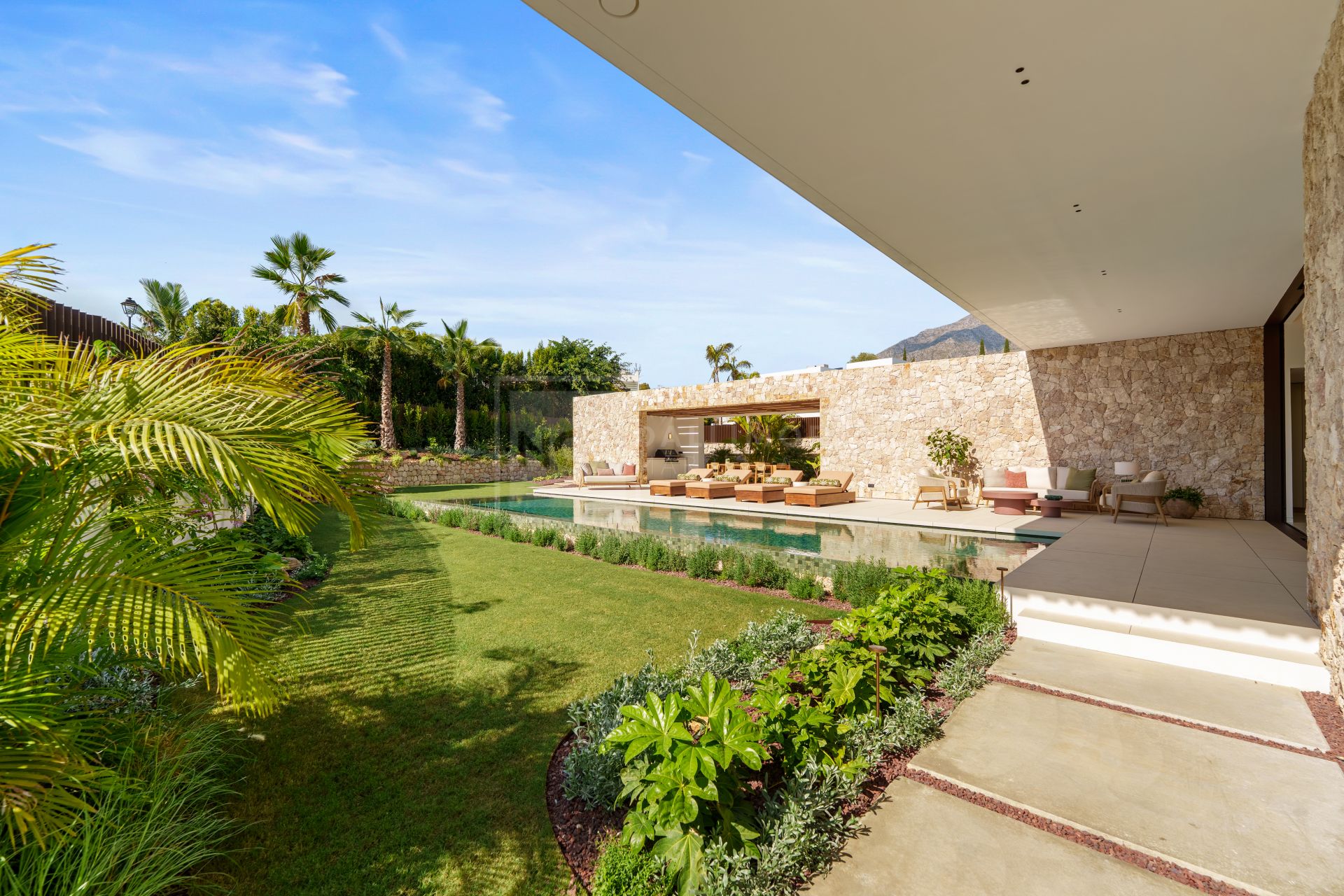 ESPECTACULAR VILLA DE LUJO UBICADA EN LA MILLA DE ORO