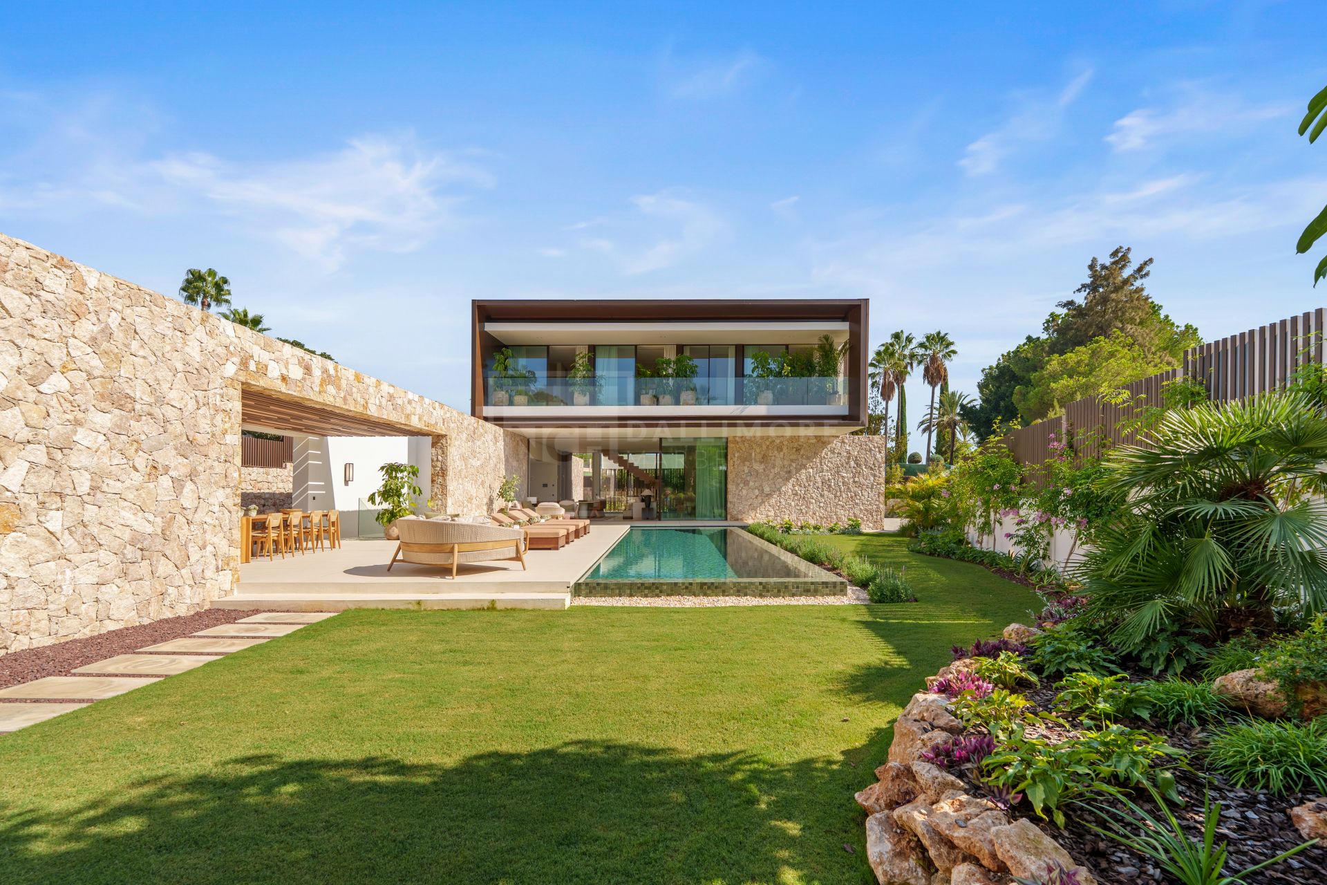 ESPECTACULAR VILLA DE LUJO UBICADA EN LA MILLA DE ORO