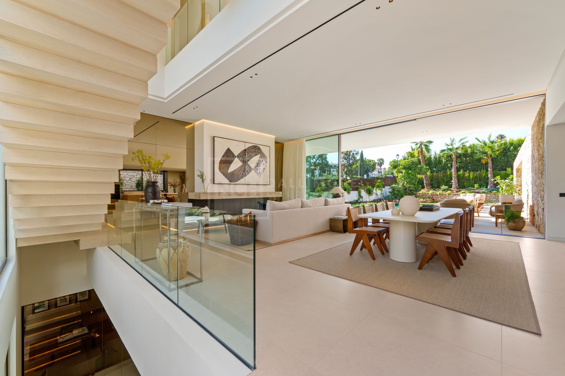 ESPECTACULAR VILLA DE LUJO UBICADA EN LA MILLA DE ORO