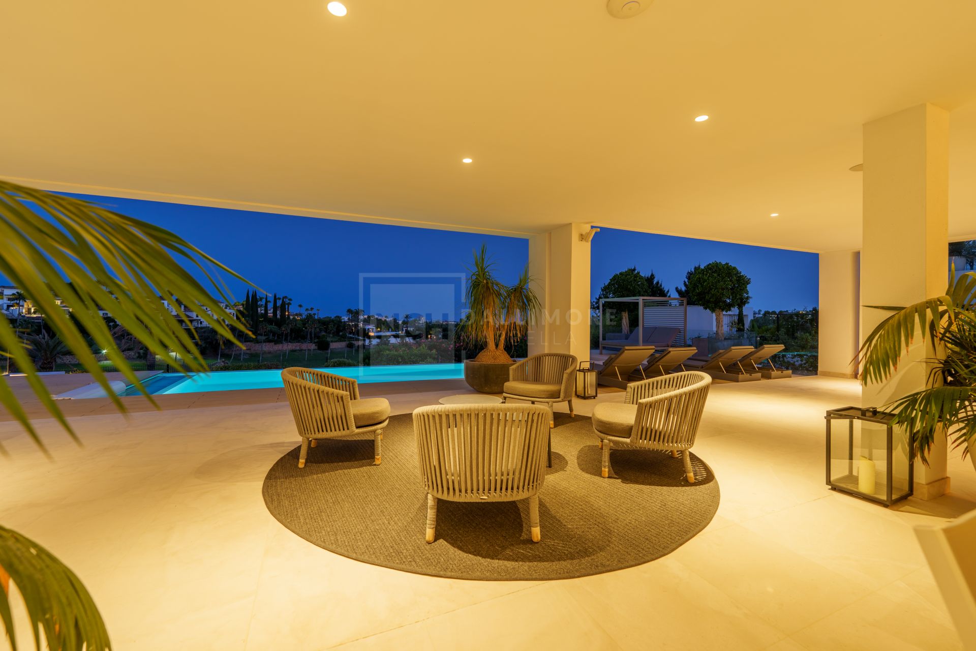 5-BEDROOM FRONT-LINE GOLF VILLA IN NUEVA ANDALUCIA