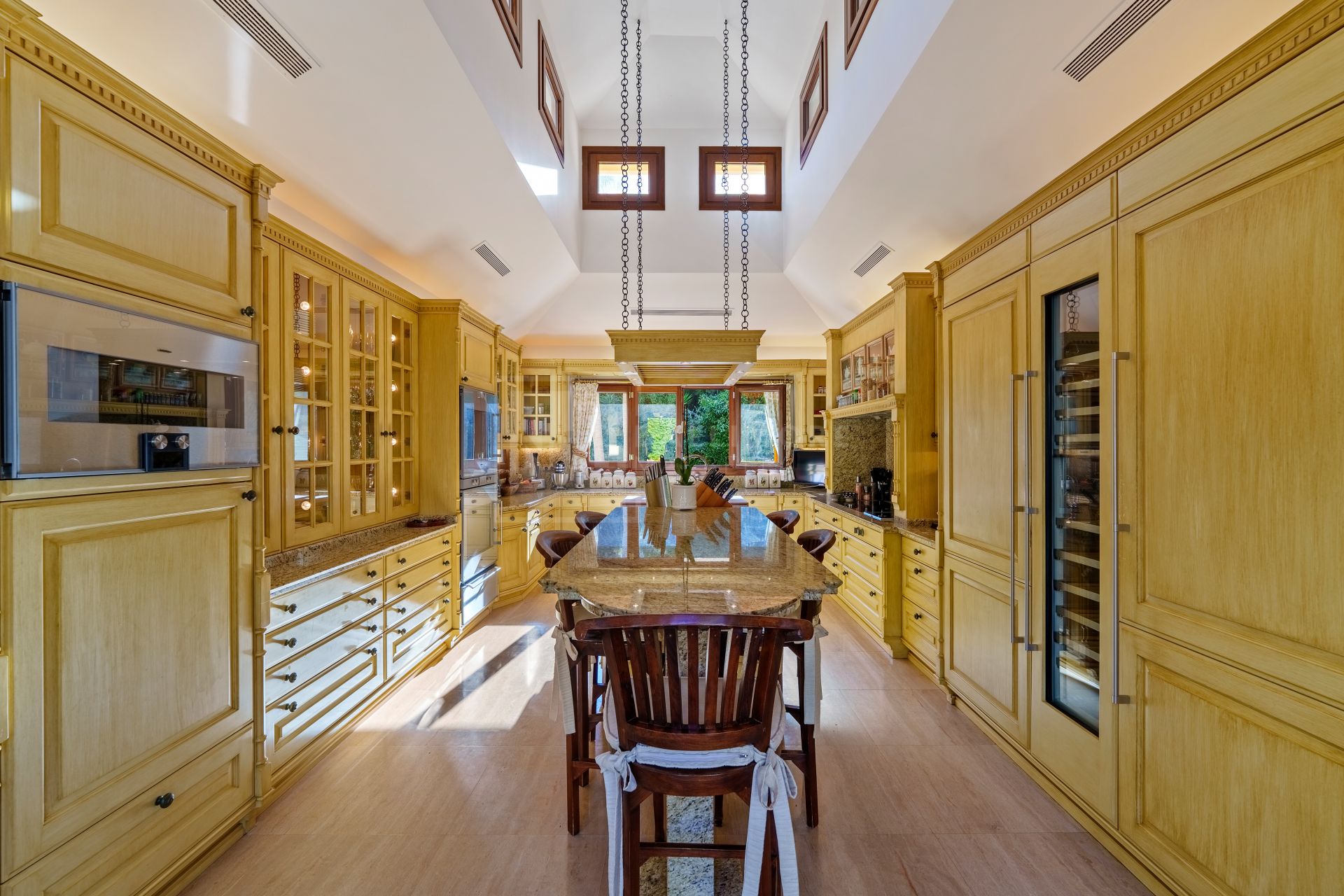 SIX-BEDROOM ANDALUSIAN VILLA WITH PANORAMIC VIEWS ON THE GOLDEN MILE