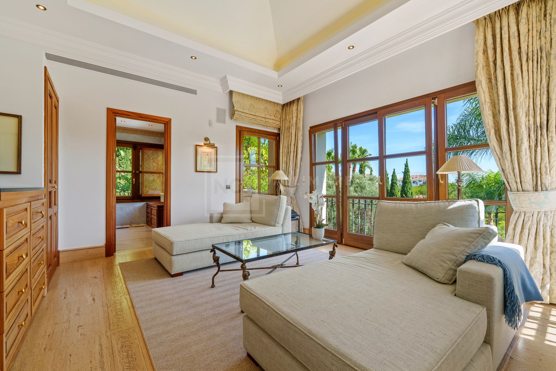 SIX-BEDROOM ANDALUSIAN VILLA WITH PANORAMIC VIEWS ON THE GOLDEN MILE