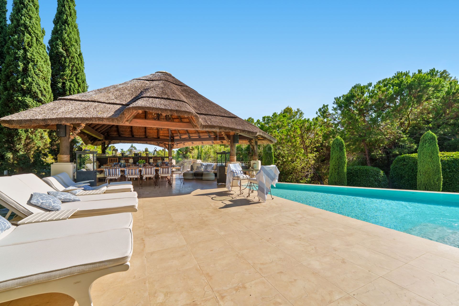 SIX-BEDROOM ANDALUSIAN VILLA WITH PANORAMIC VIEWS ON THE GOLDEN MILE