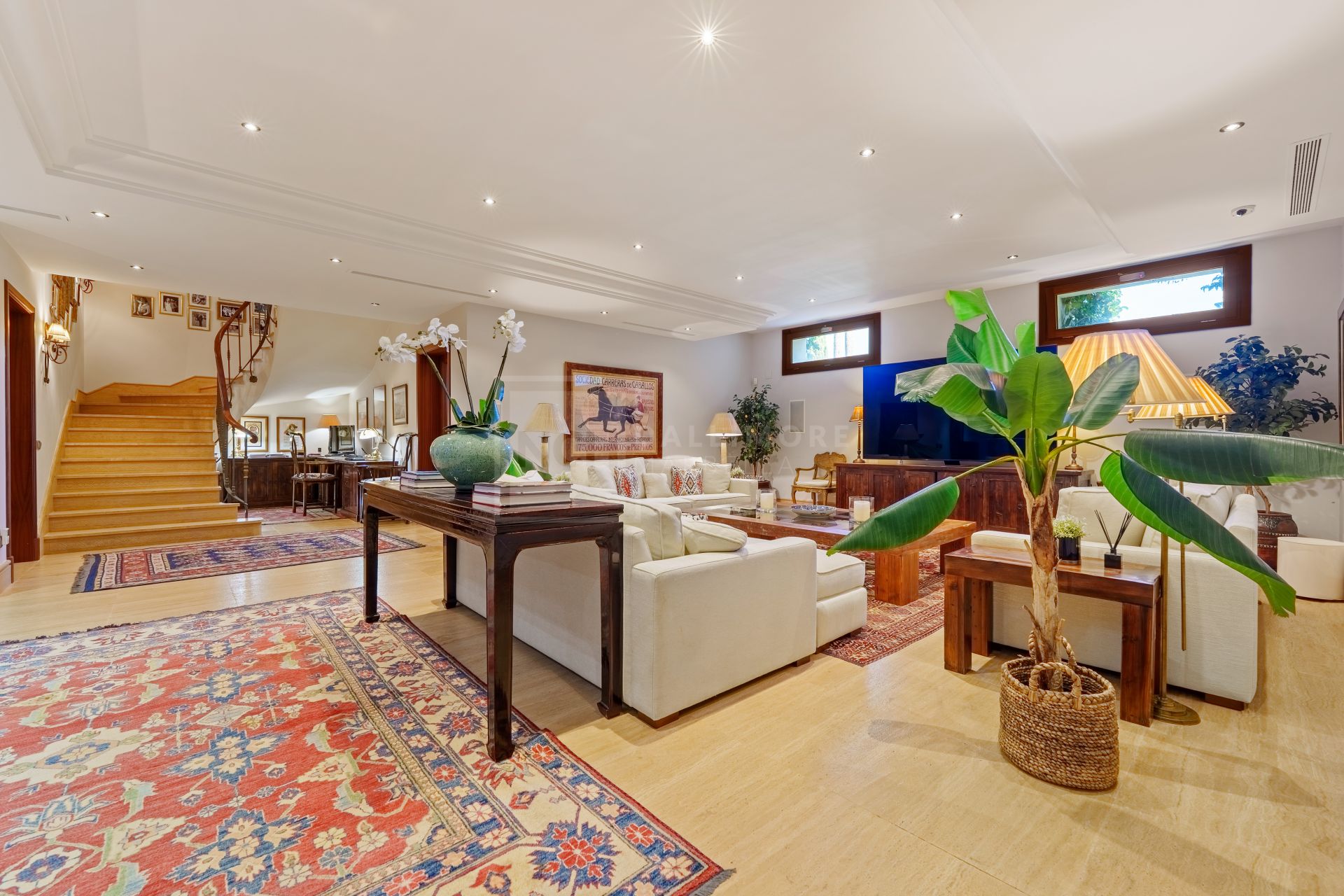 SIX-BEDROOM ANDALUSIAN VILLA WITH PANORAMIC VIEWS ON THE GOLDEN MILE