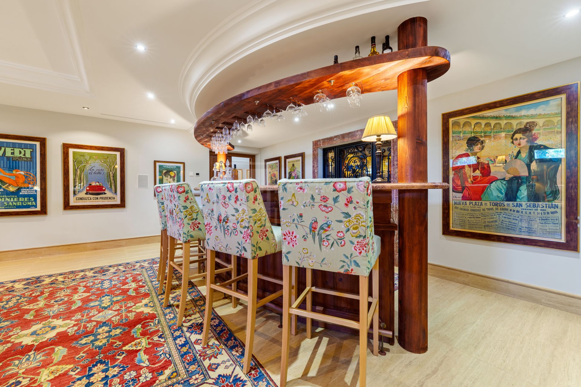 SIX-BEDROOM ANDALUSIAN VILLA WITH PANORAMIC VIEWS ON THE GOLDEN MILE