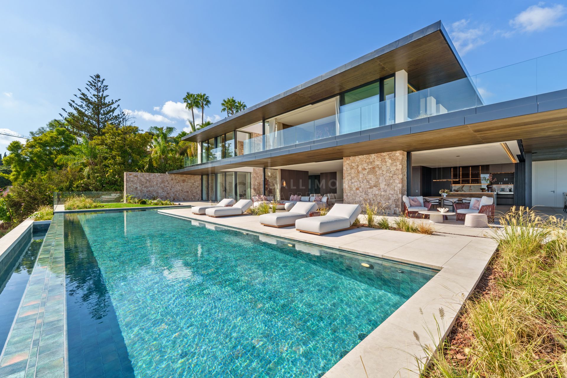 DESIGNER VILLA IN GATED ENCLAVE, SALINE INFINITY POOL, KNX SMART HOME & EV CHARGING