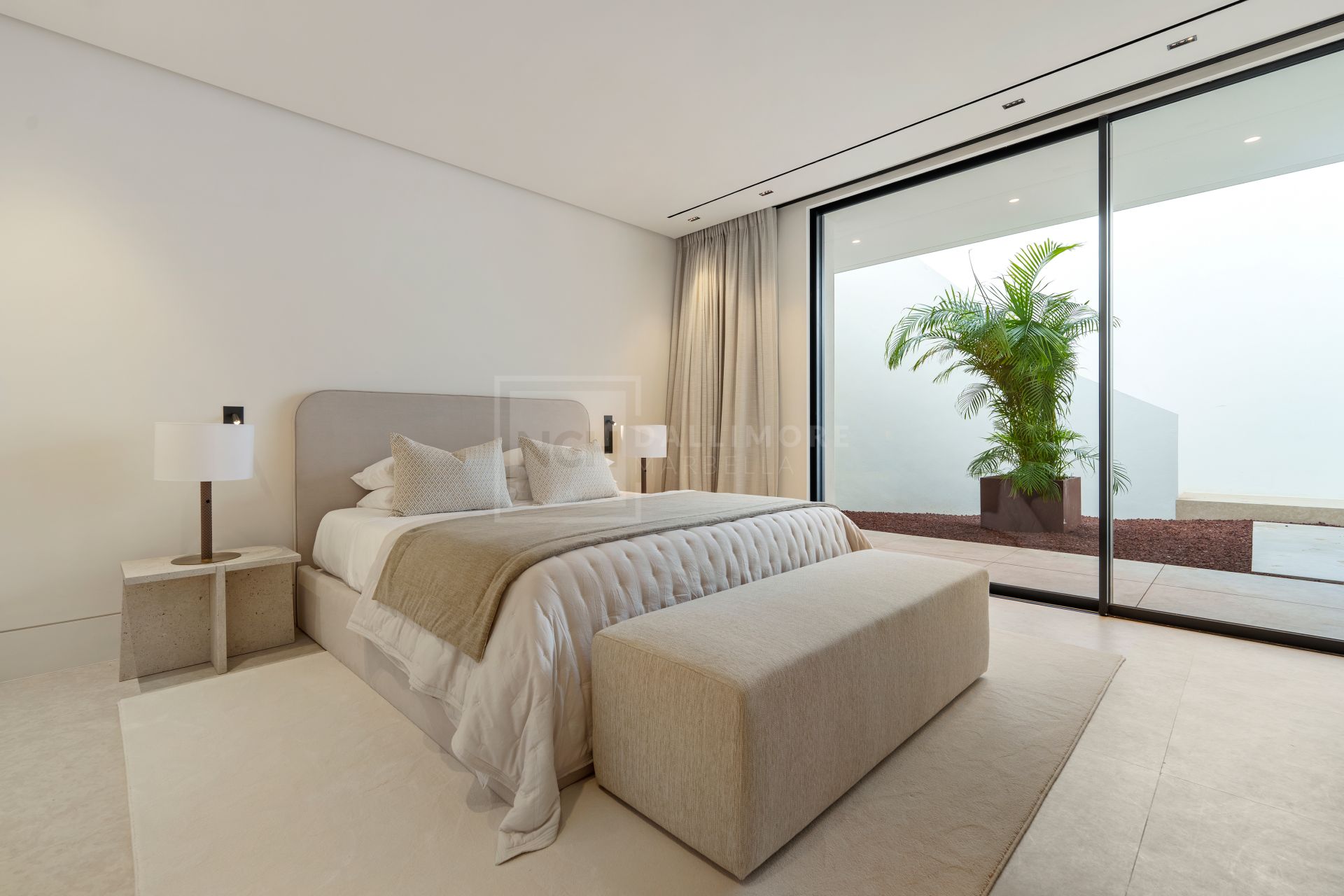 DESIGNER VILLA IN GATED ENCLAVE, SALINE INFINITY POOL, KNX SMART HOME & EV CHARGING