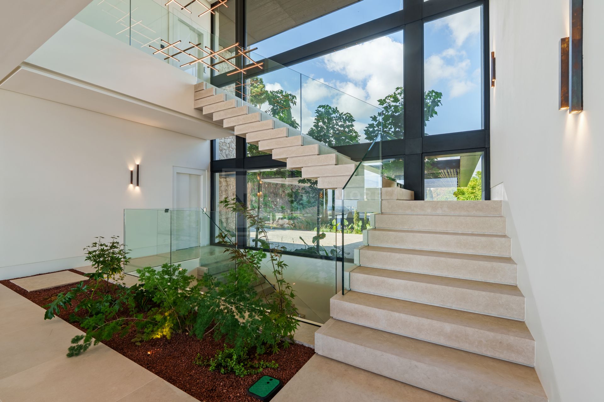 DESIGNER VILLA IN GATED ENCLAVE, SALINE INFINITY POOL, KNX SMART HOME & EV CHARGING