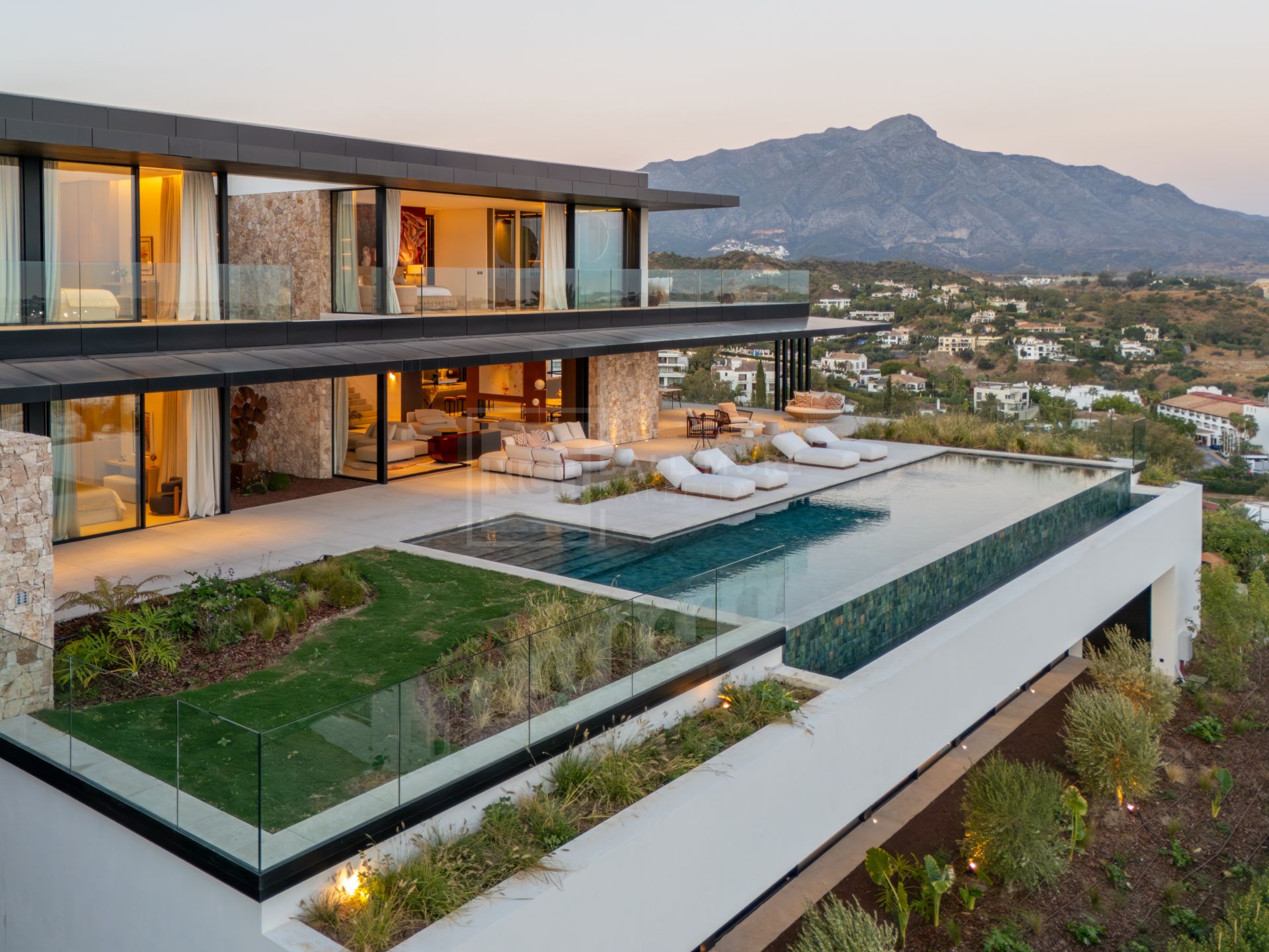 DESIGNER VILLA IN GATED ENCLAVE, SALINE INFINITY POOL, KNX SMART HOME & EV CHARGING