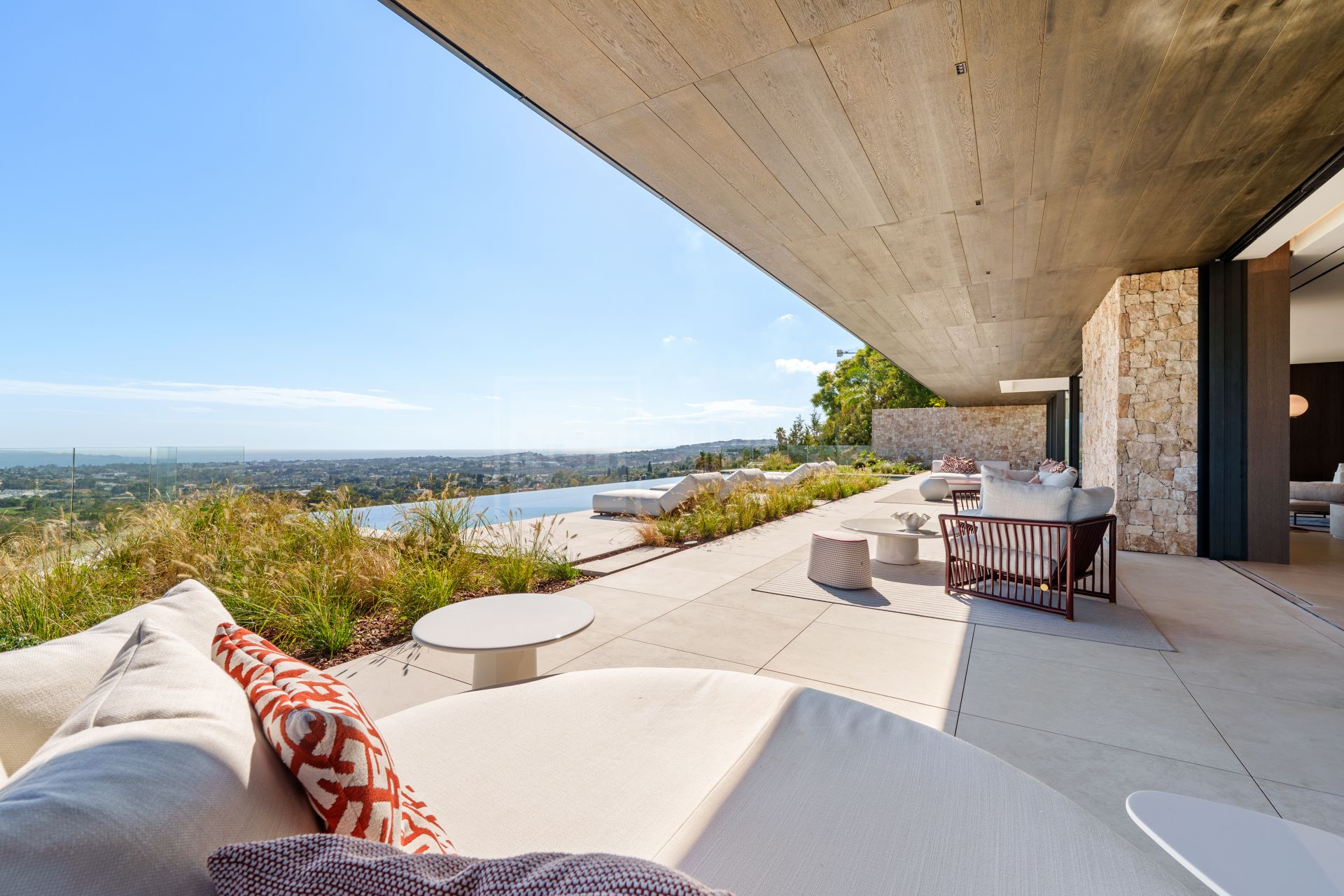 DESIGNER VILLA IN GATED ENCLAVE, SALINE INFINITY POOL, KNX SMART HOME & EV CHARGING