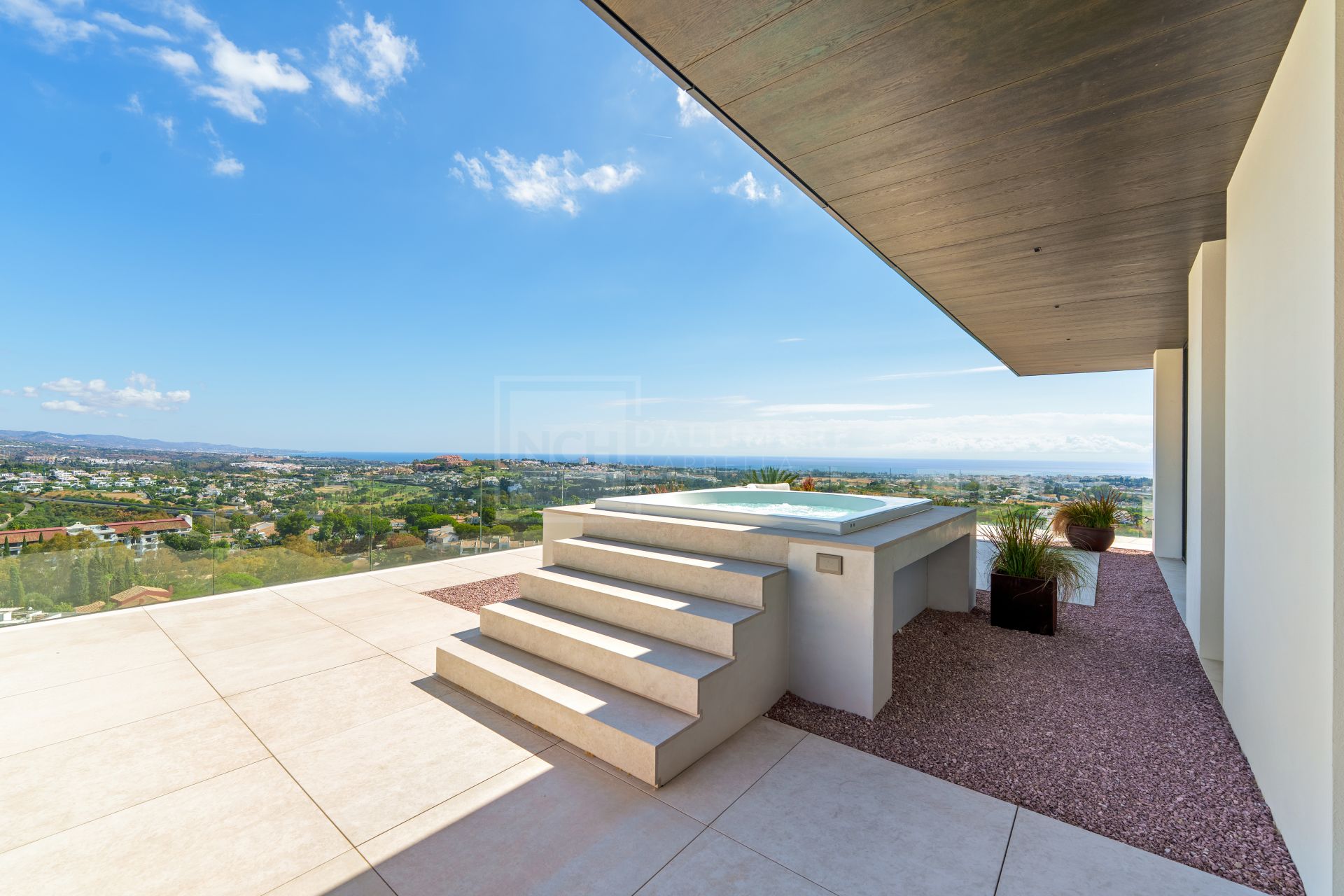 DESIGNER VILLA IN GATED ENCLAVE, SALINE INFINITY POOL, KNX SMART HOME & EV CHARGING