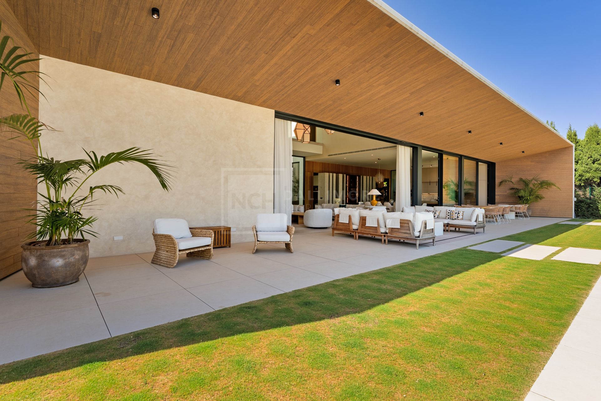 VILLA DE 6 DORMITORIOS CON CERTIFICACIÓN ENERGÉTICA A, SUELO RADIANTE, SISTEMA KNX Y PISCINA DE AGUA SALADA