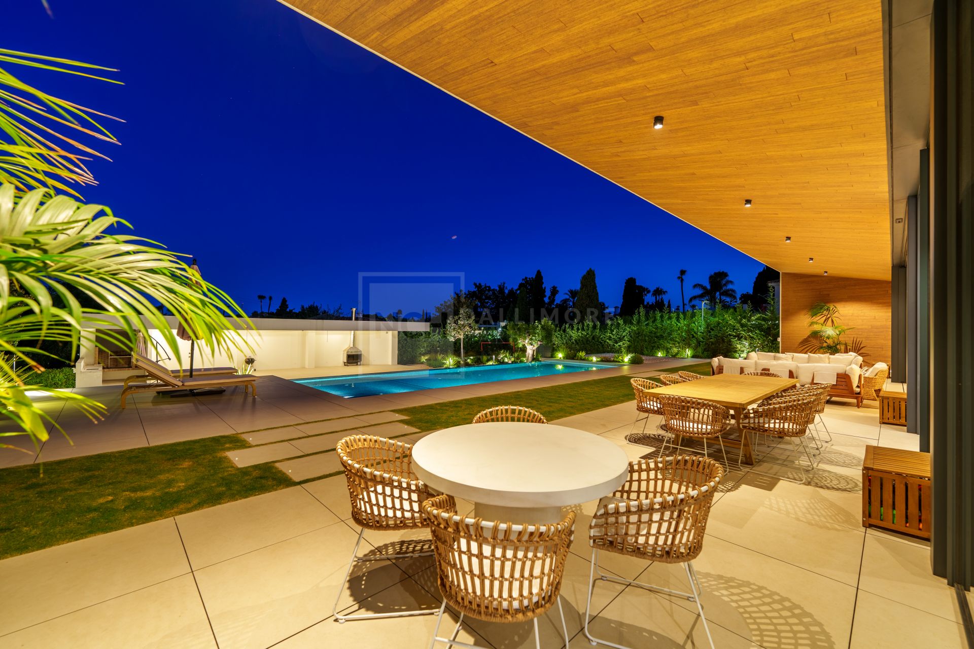 VILLA DE 6 DORMITORIOS CON CERTIFICACIÓN ENERGÉTICA A, SUELO RADIANTE, SISTEMA KNX Y PISCINA DE AGUA SALADA