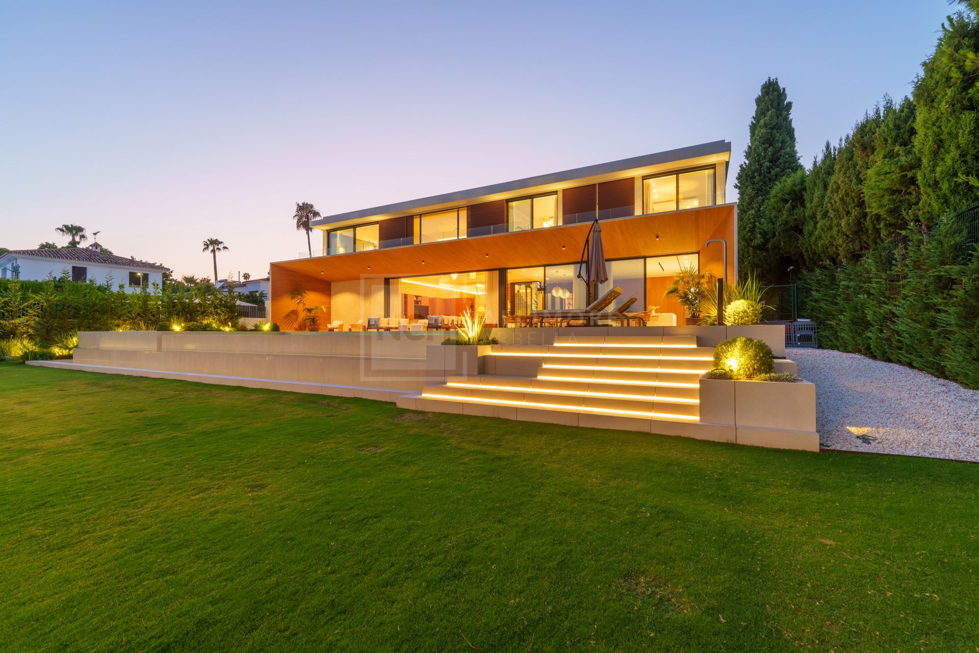 VILLA DE 6 DORMITORIOS CON CERTIFICACIÓN ENERGÉTICA A, SUELO RADIANTE, SISTEMA KNX Y PISCINA DE AGUA SALADA