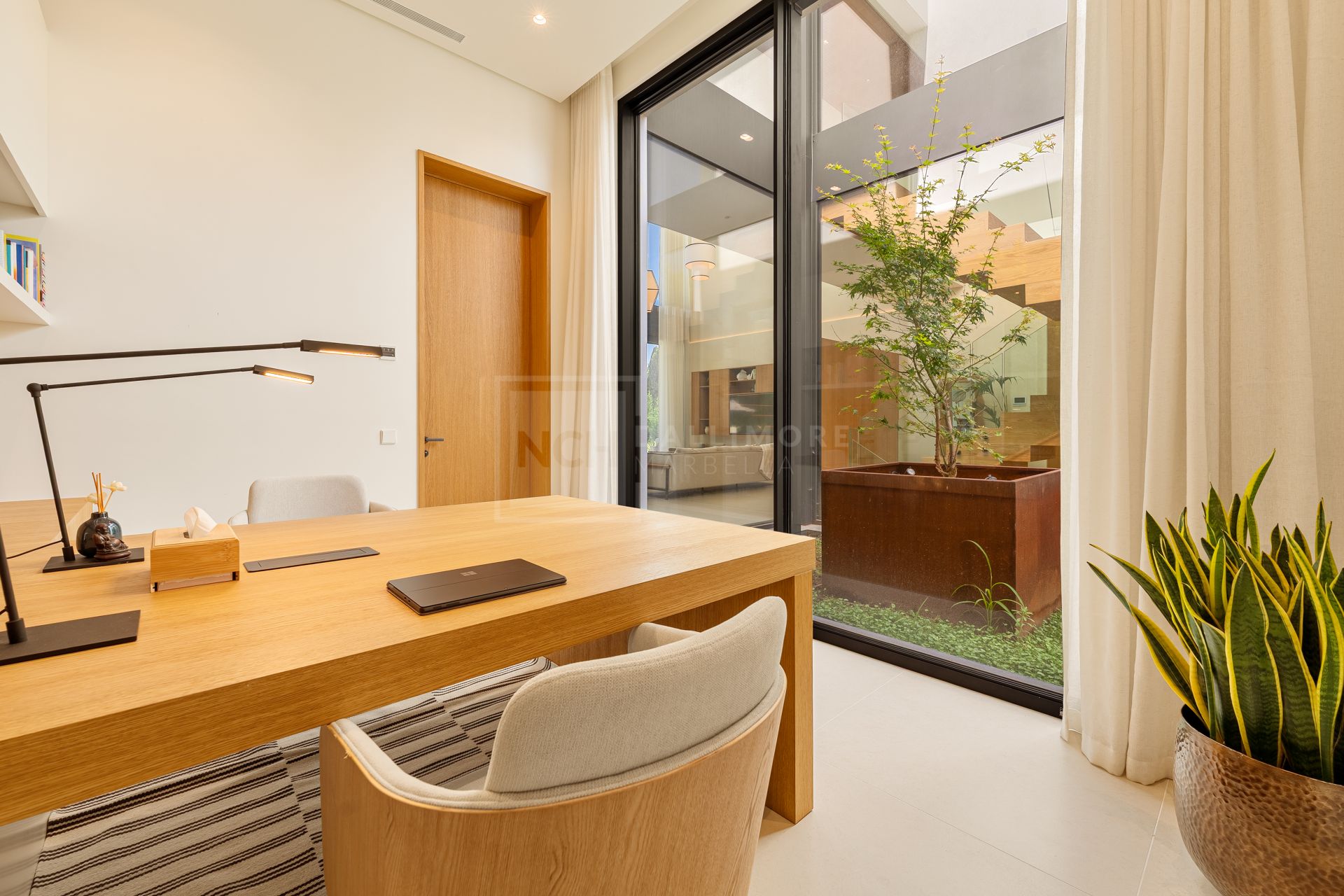 VILLA DE 6 DORMITORIOS CON CERTIFICACIÓN ENERGÉTICA A, SUELO RADIANTE, SISTEMA KNX Y PISCINA DE AGUA SALADA