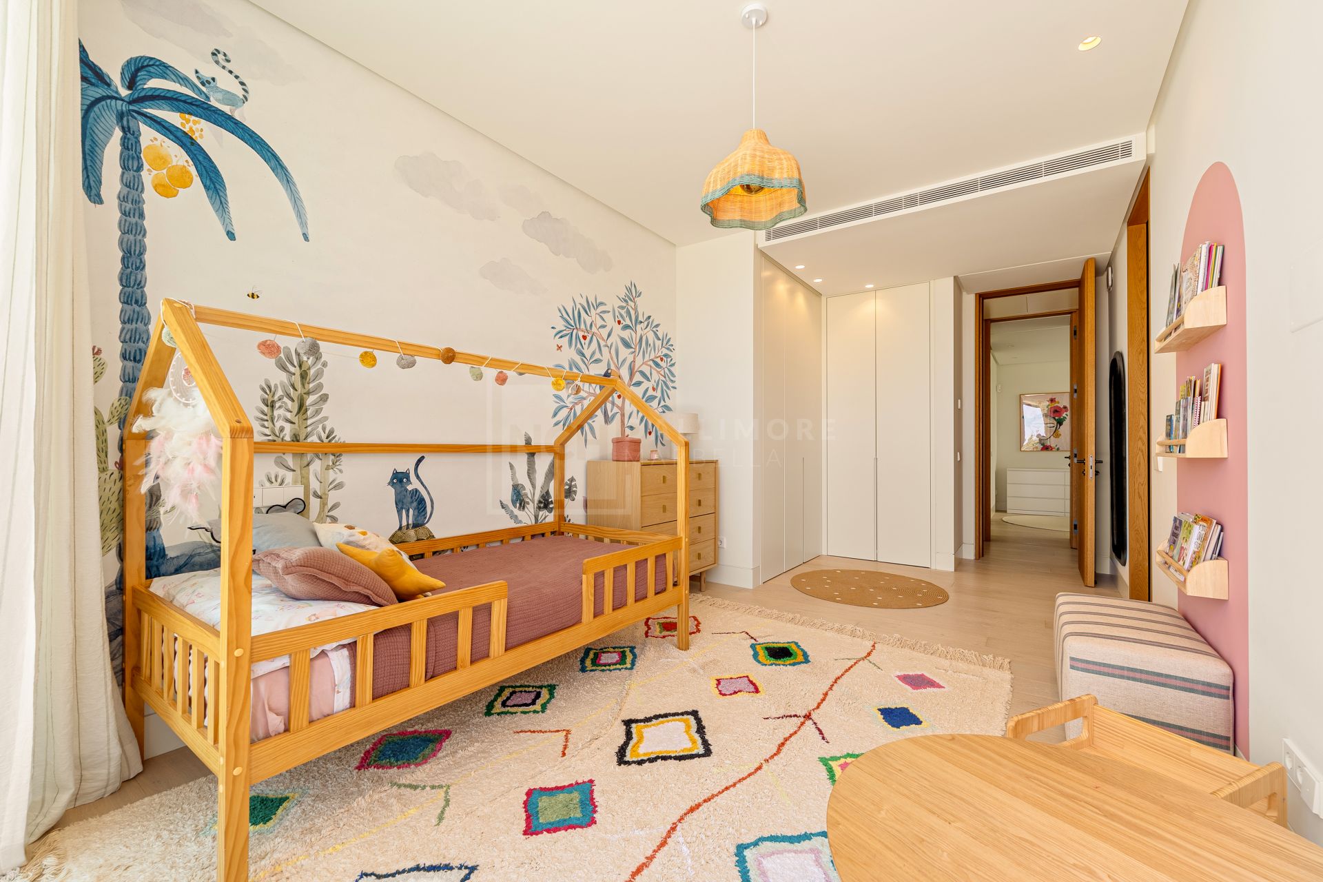 VILLA DE 6 DORMITORIOS CON CERTIFICACIÓN ENERGÉTICA A, SUELO RADIANTE, SISTEMA KNX Y PISCINA DE AGUA SALADA