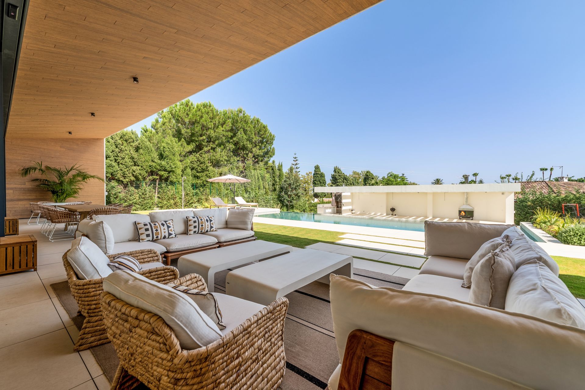 VILLA DE 6 DORMITORIOS CON CERTIFICACIÓN ENERGÉTICA A, SUELO RADIANTE, SISTEMA KNX Y PISCINA DE AGUA SALADA