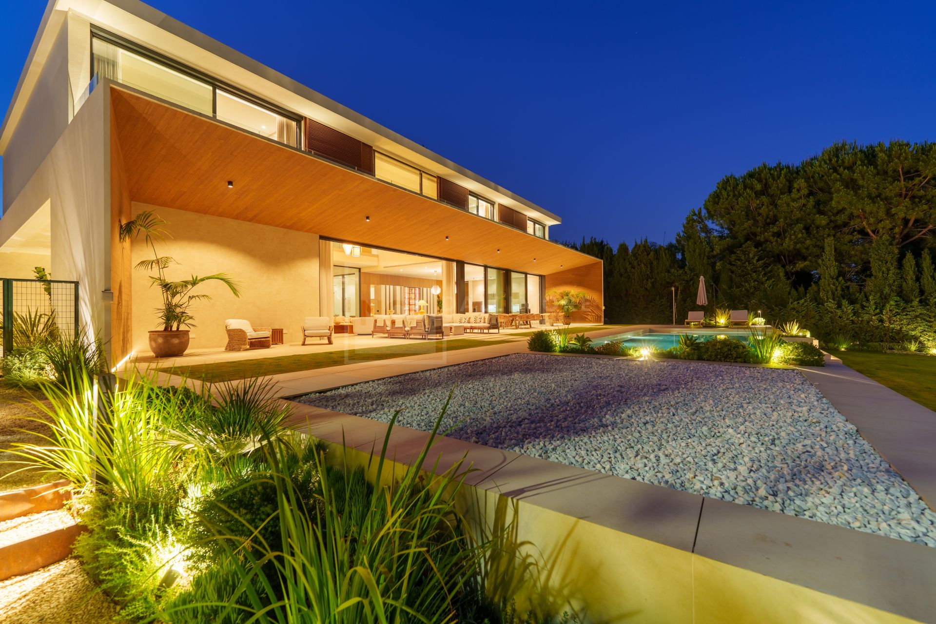VILLA DE 6 DORMITORIOS CON CERTIFICACIÓN ENERGÉTICA A, SUELO RADIANTE, SISTEMA KNX Y PISCINA DE AGUA SALADA