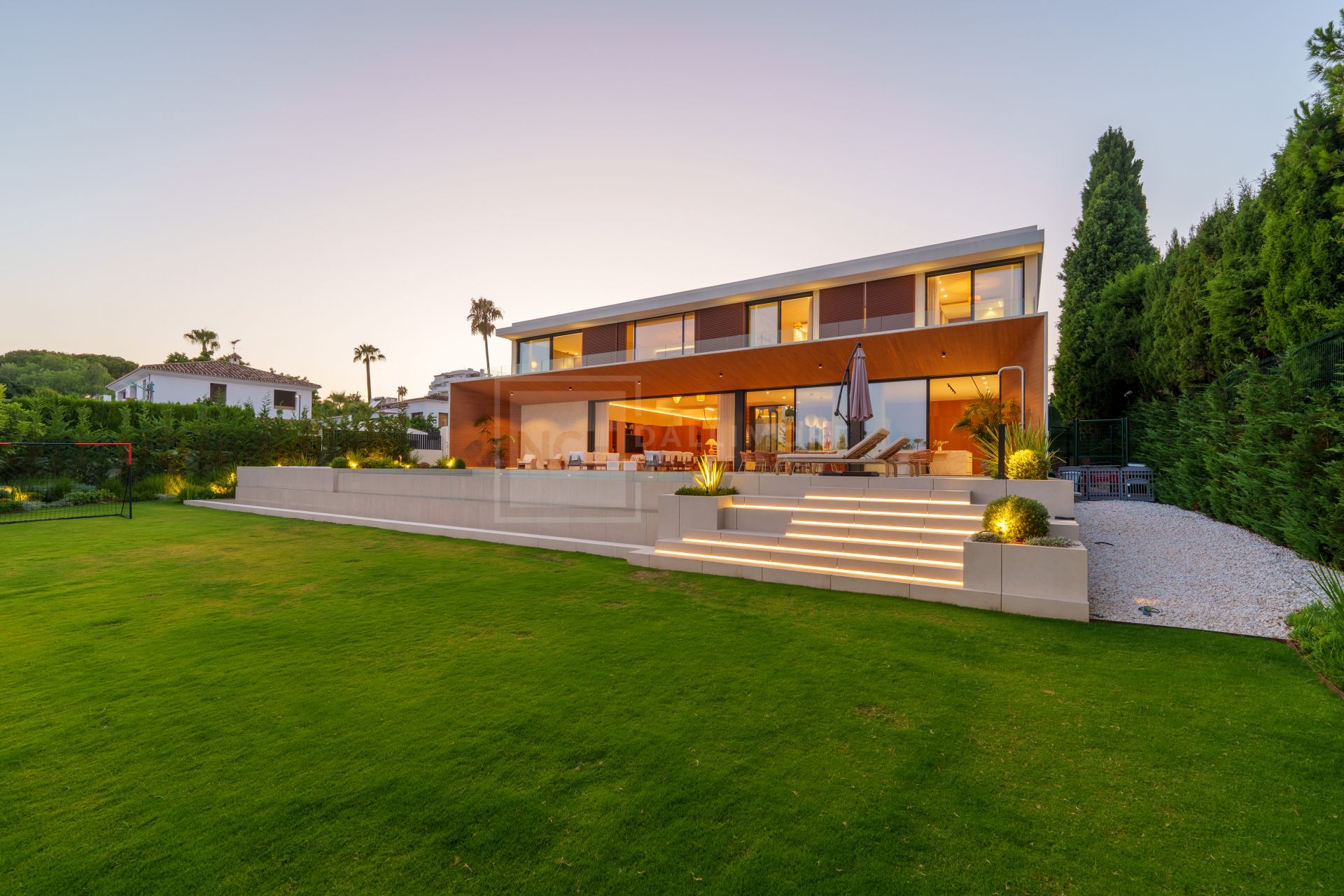 VILLA DE 6 DORMITORIOS CON CERTIFICACIÓN ENERGÉTICA A, SUELO RADIANTE, SISTEMA KNX Y PISCINA DE AGUA SALADA