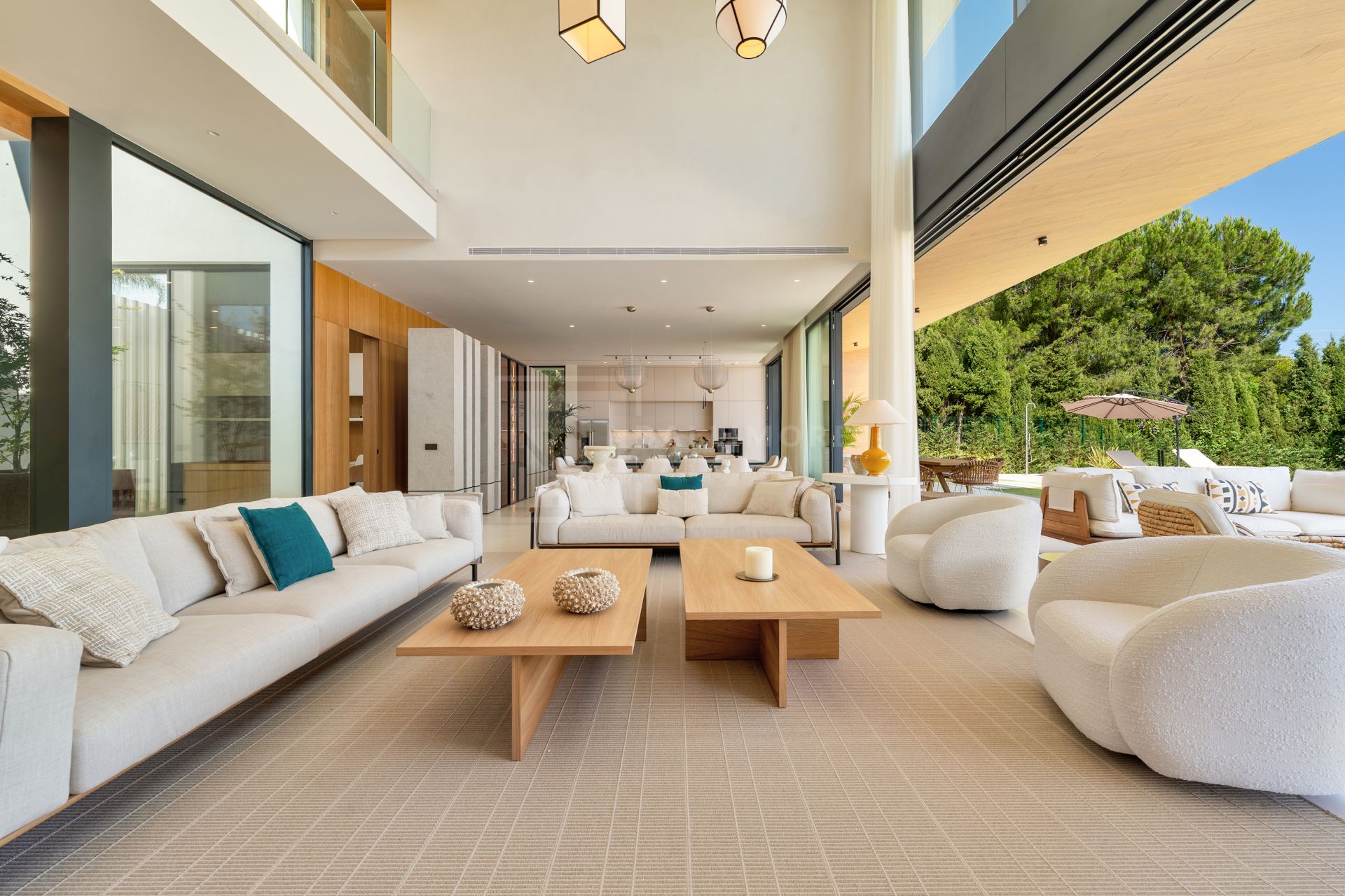 VILLA DE 6 DORMITORIOS CON CERTIFICACIÓN ENERGÉTICA A, SUELO RADIANTE, SISTEMA KNX Y PISCINA DE AGUA SALADA