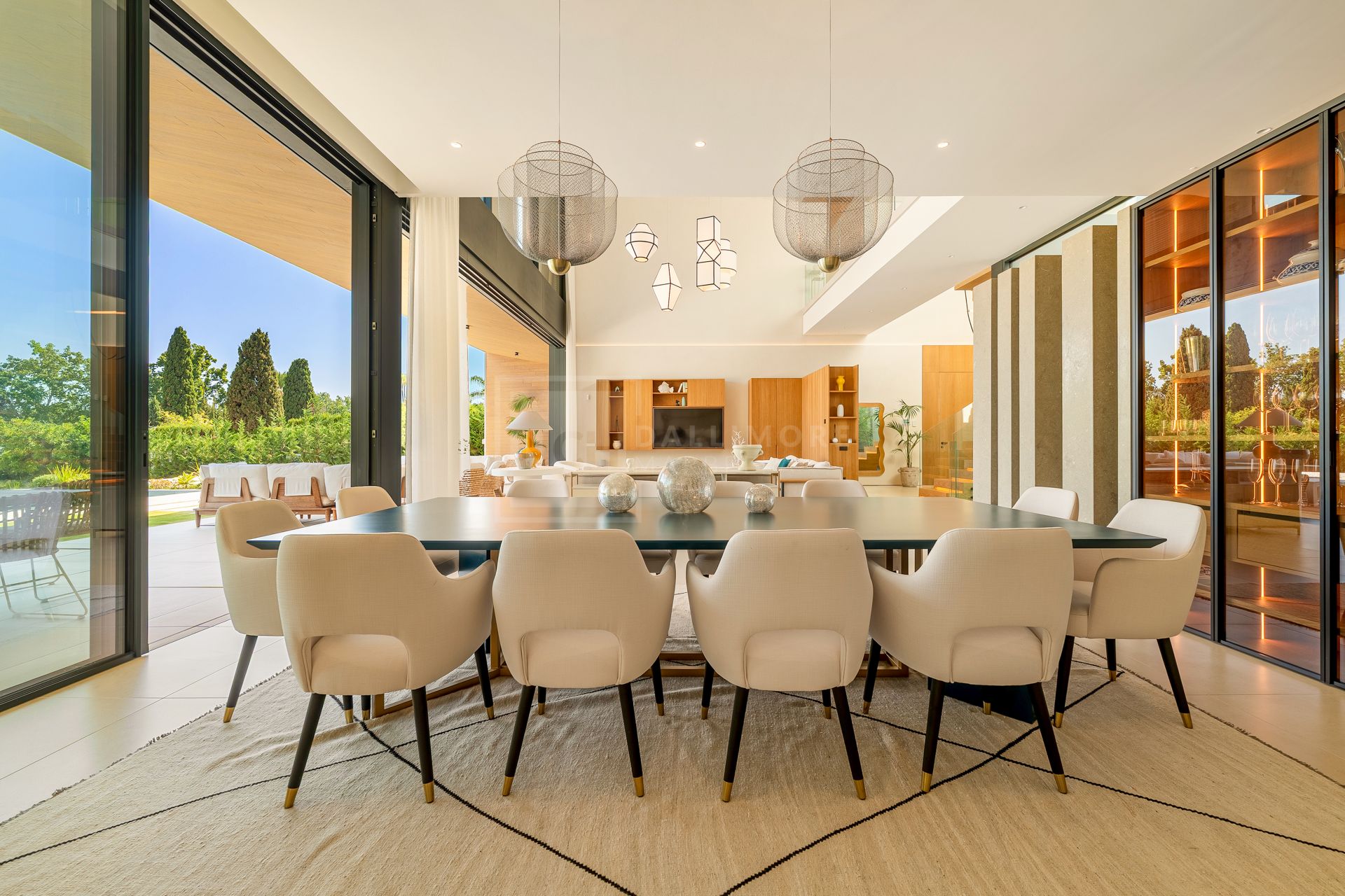 VILLA DE 6 DORMITORIOS CON CERTIFICACIÓN ENERGÉTICA A, SUELO RADIANTE, SISTEMA KNX Y PISCINA DE AGUA SALADA