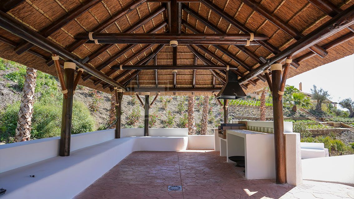 2-BEDROOM FULLY FURNISHED APARTMENT IN NUEVA ANDALUCIA