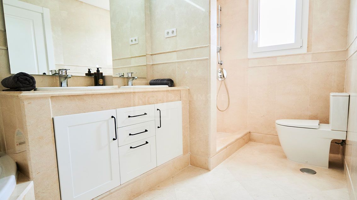 2-BEDROOM FULLY FURNISHED APARTMENT IN NUEVA ANDALUCIA