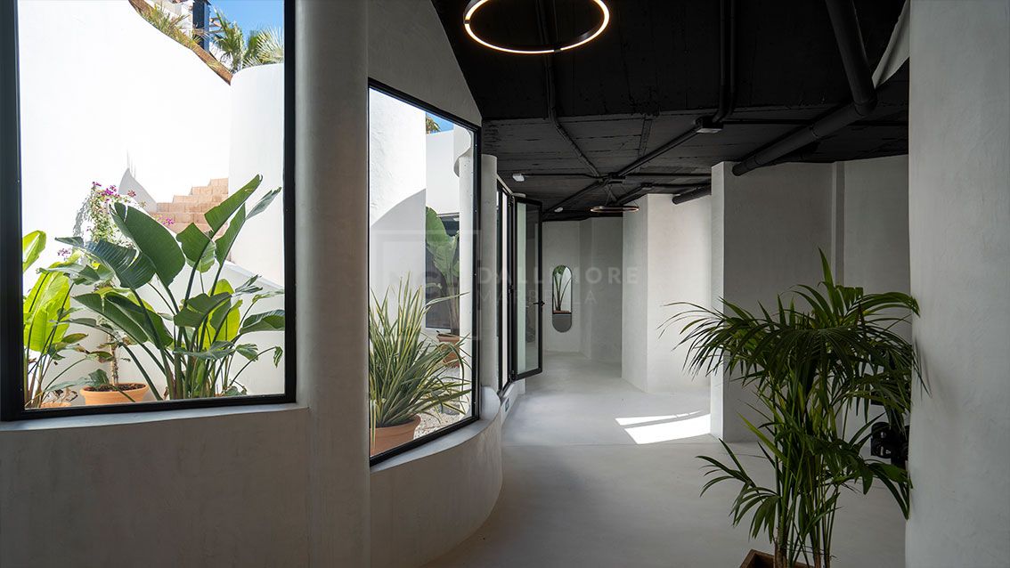 2-BEDROOM FULLY FURNISHED PENTHOUSE IN NUEVA ANDALUCIA