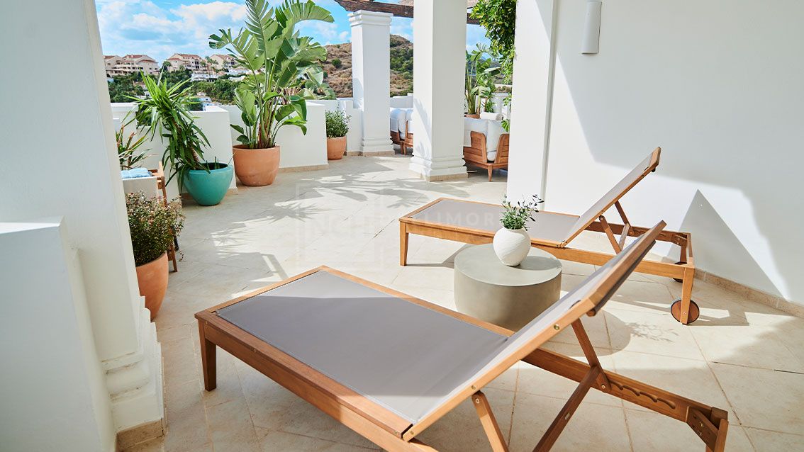 2-BEDROOM FULLY FURNISHED PENTHOUSE IN NUEVA ANDALUCIA