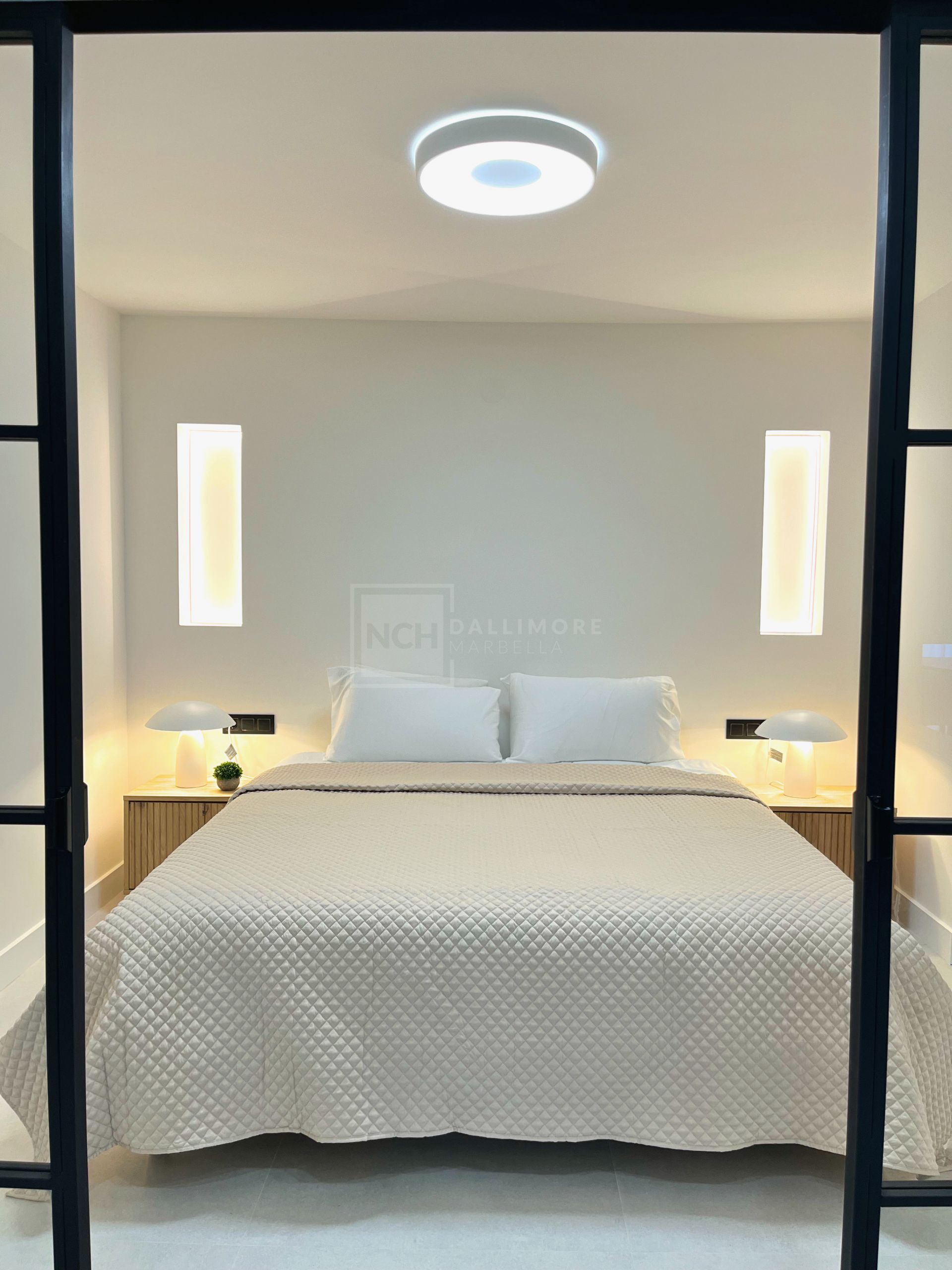 ELEGANT GROUND FLOOR APARTMENT WITH PRIVATE GARDEN IN NUEVA ANDALUCÍA