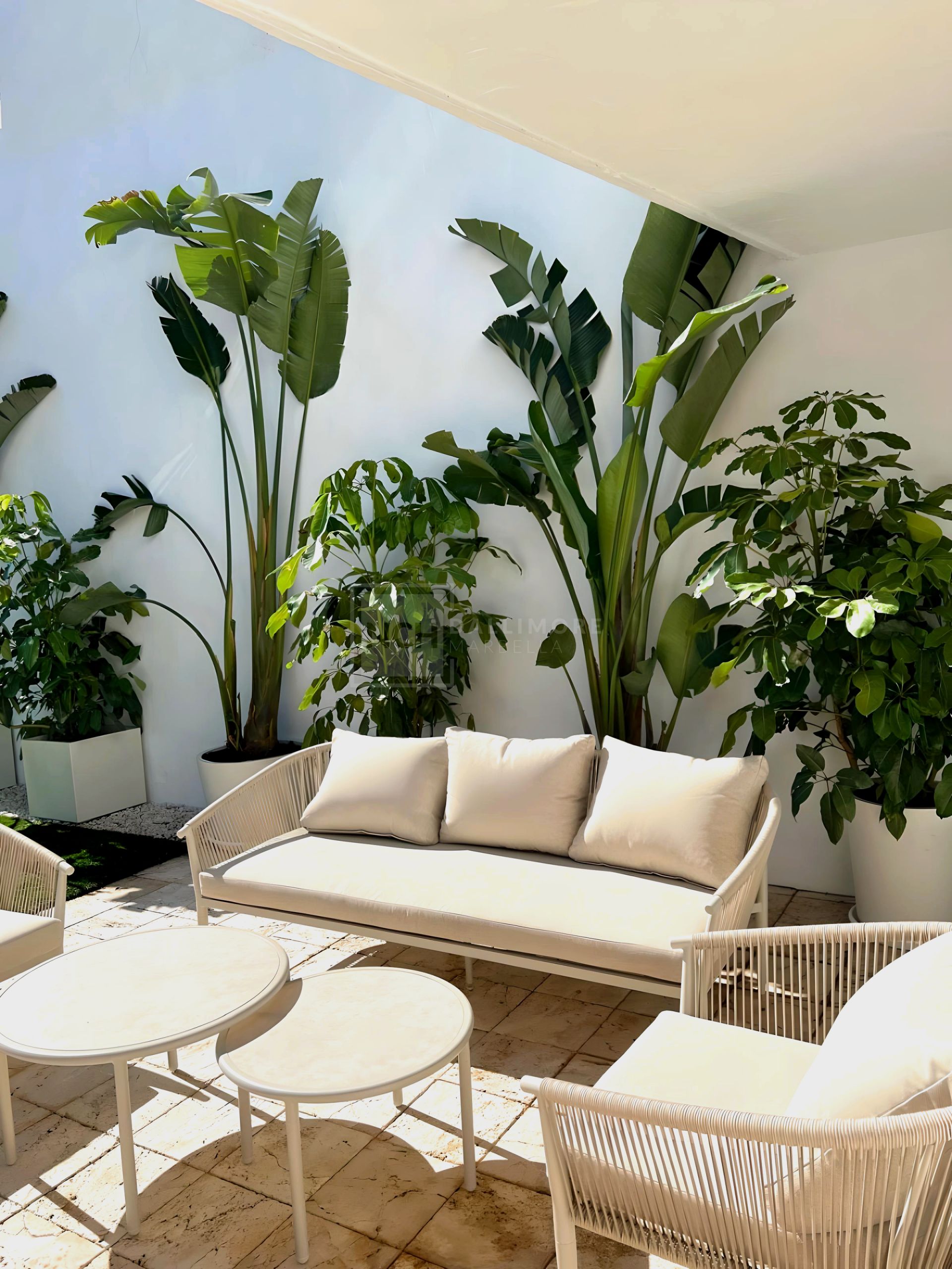 ELEGANT GROUND FLOOR APARTMENT WITH PRIVATE GARDEN IN NUEVA ANDALUCÍA