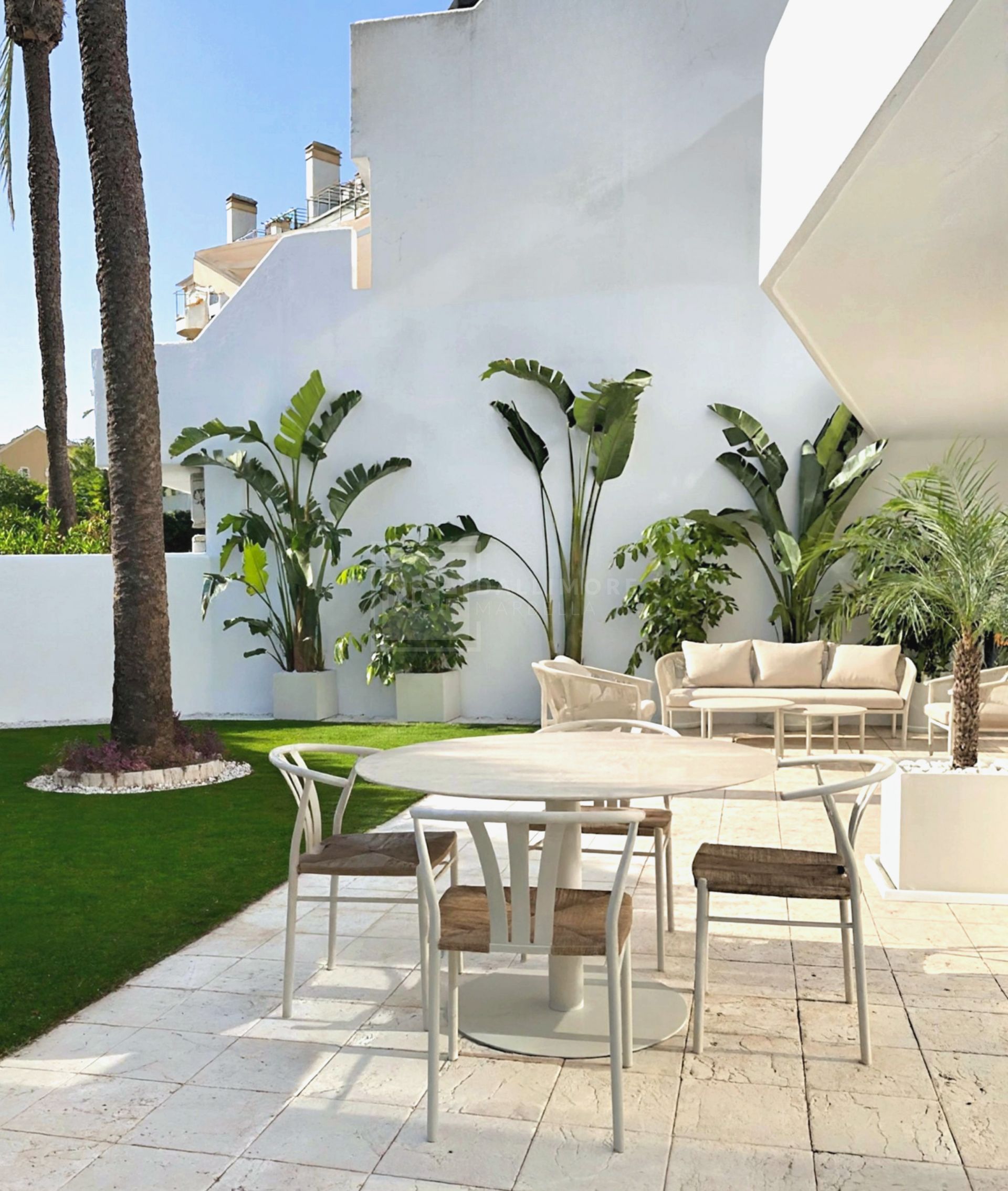 ELEGANT GROUND FLOOR APARTMENT WITH PRIVATE GARDEN IN NUEVA ANDALUCÍA